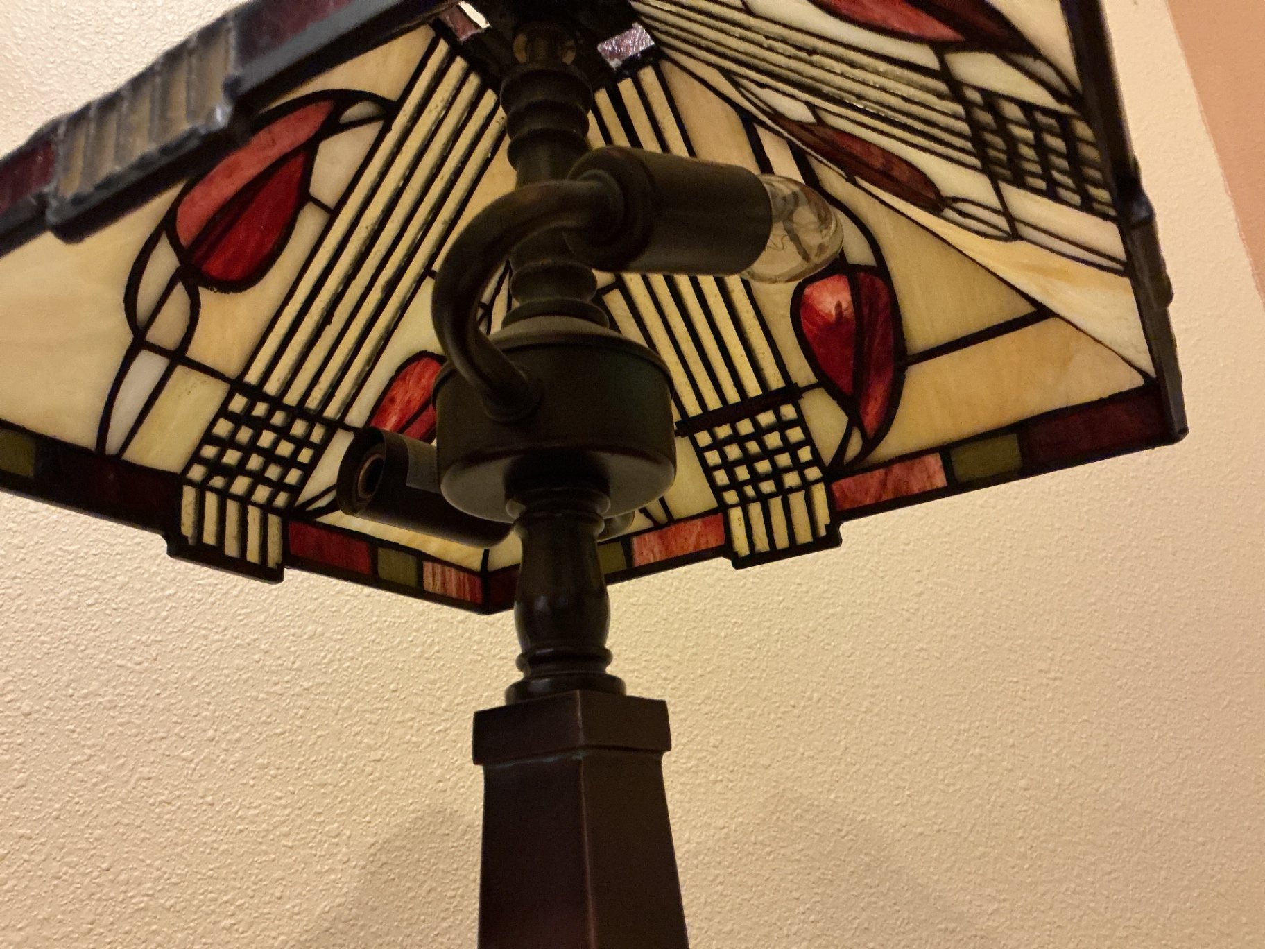 Tiffany-style stained glass table lamp - image 4 of 4