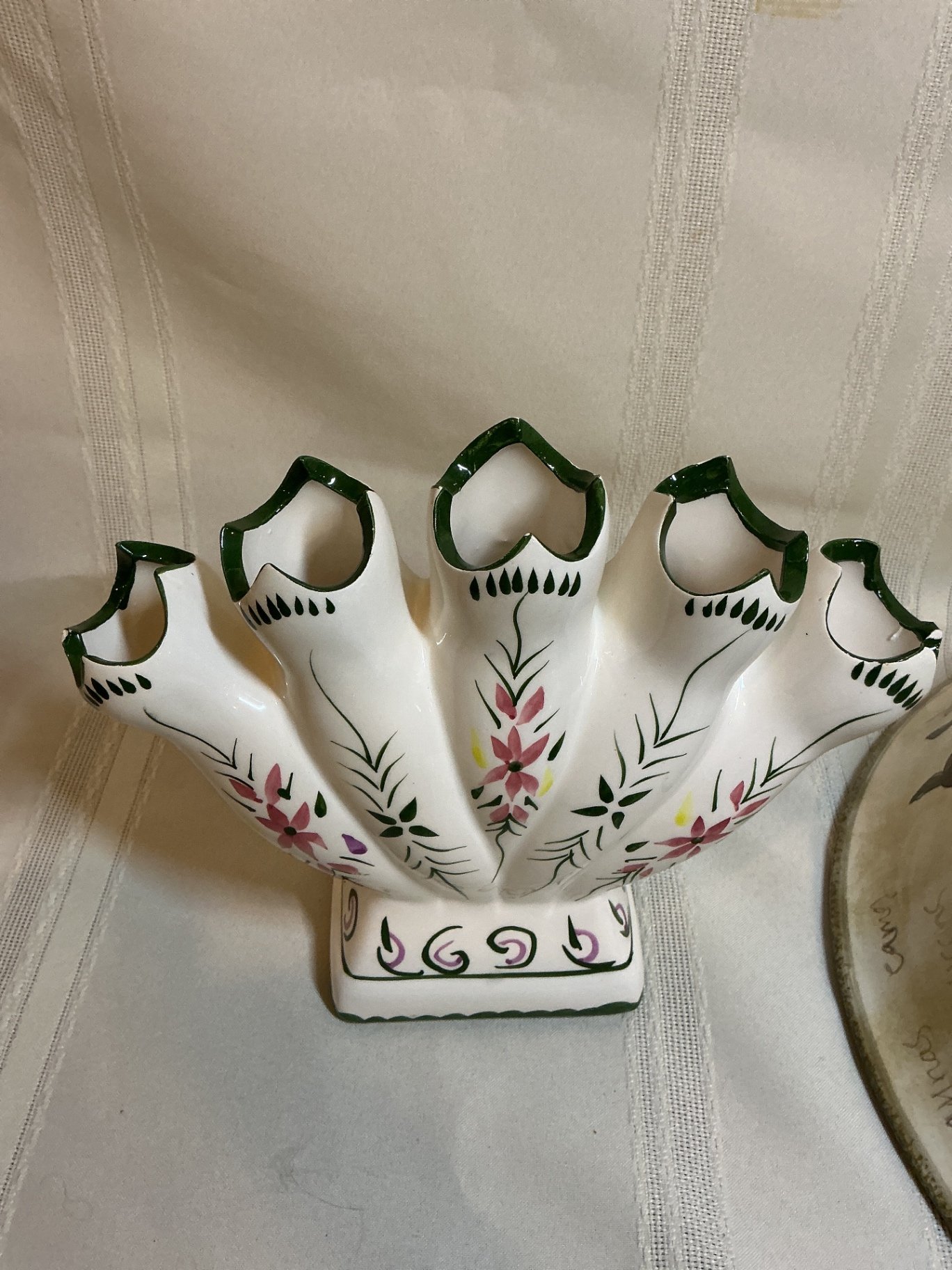 Assorted ceramic kitchenware and decorative ceramics - image 8 of 9