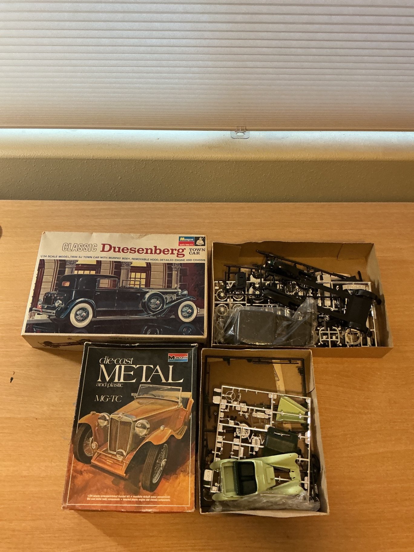 Assorted vintage scale-model car kits and die-cast cars - image 7 of 16