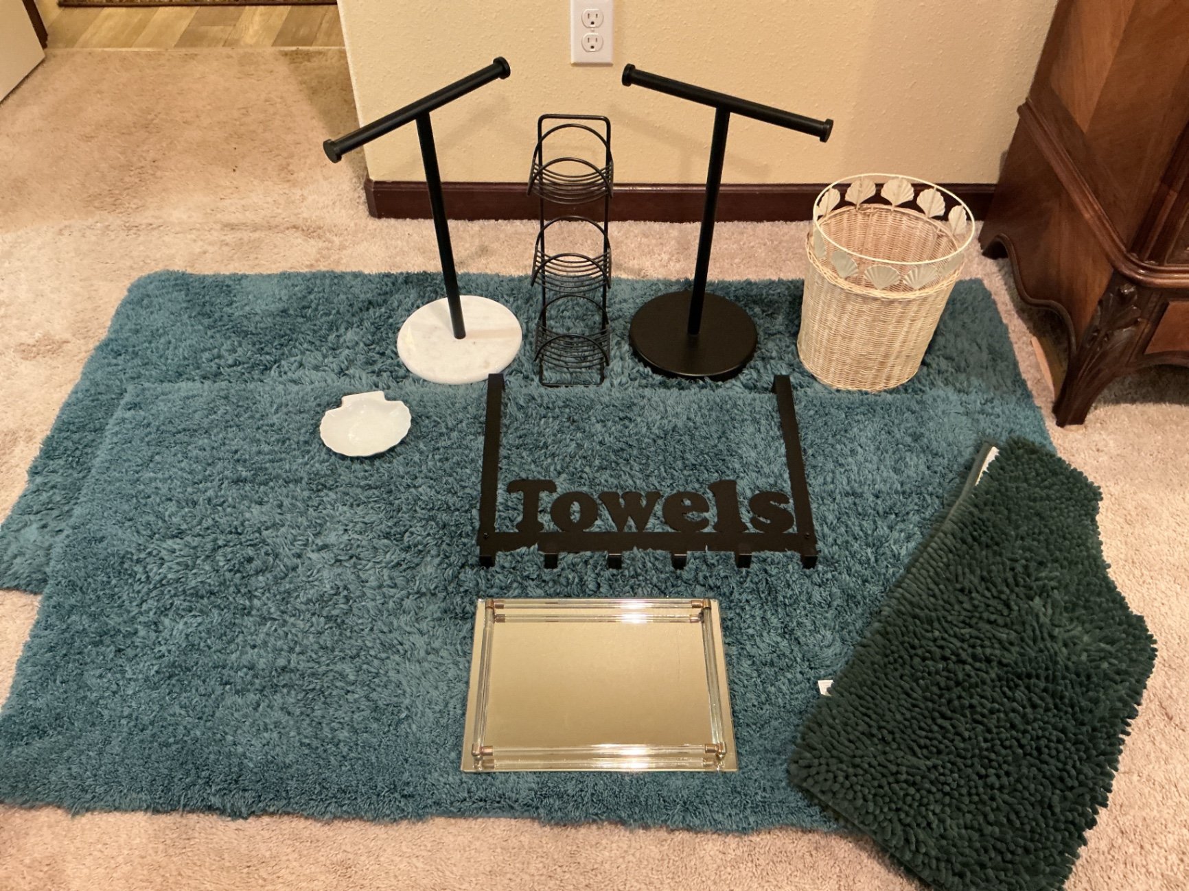 Bathroom towel stands and accessories set - image 1 of 4