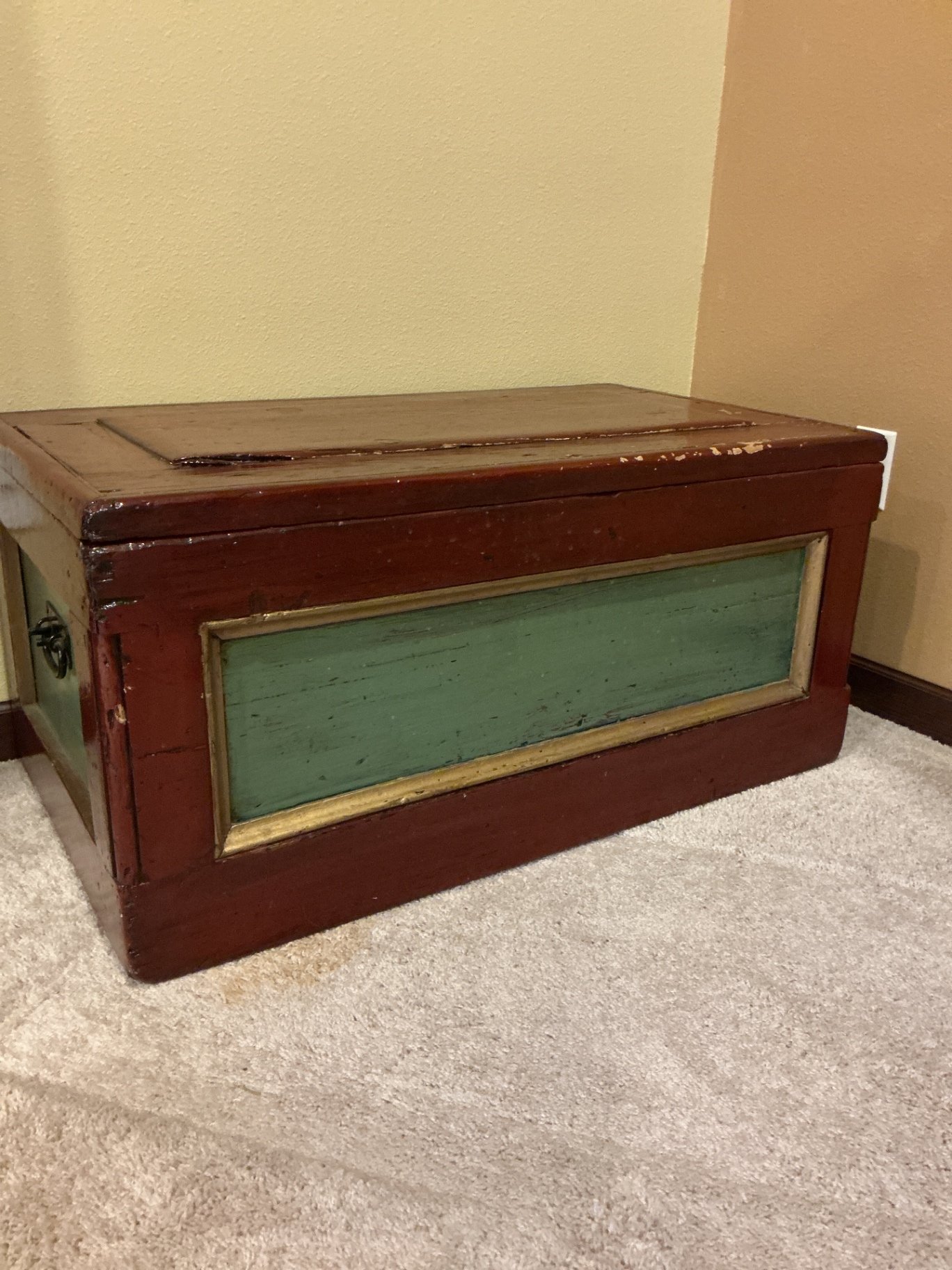 Wooden storage trunk with green paneling - image 3 of 6