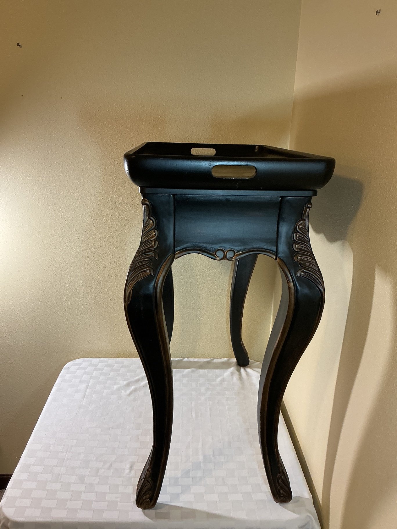 Black lacquered accent table with burgundy floor lamp - image 3 of 8