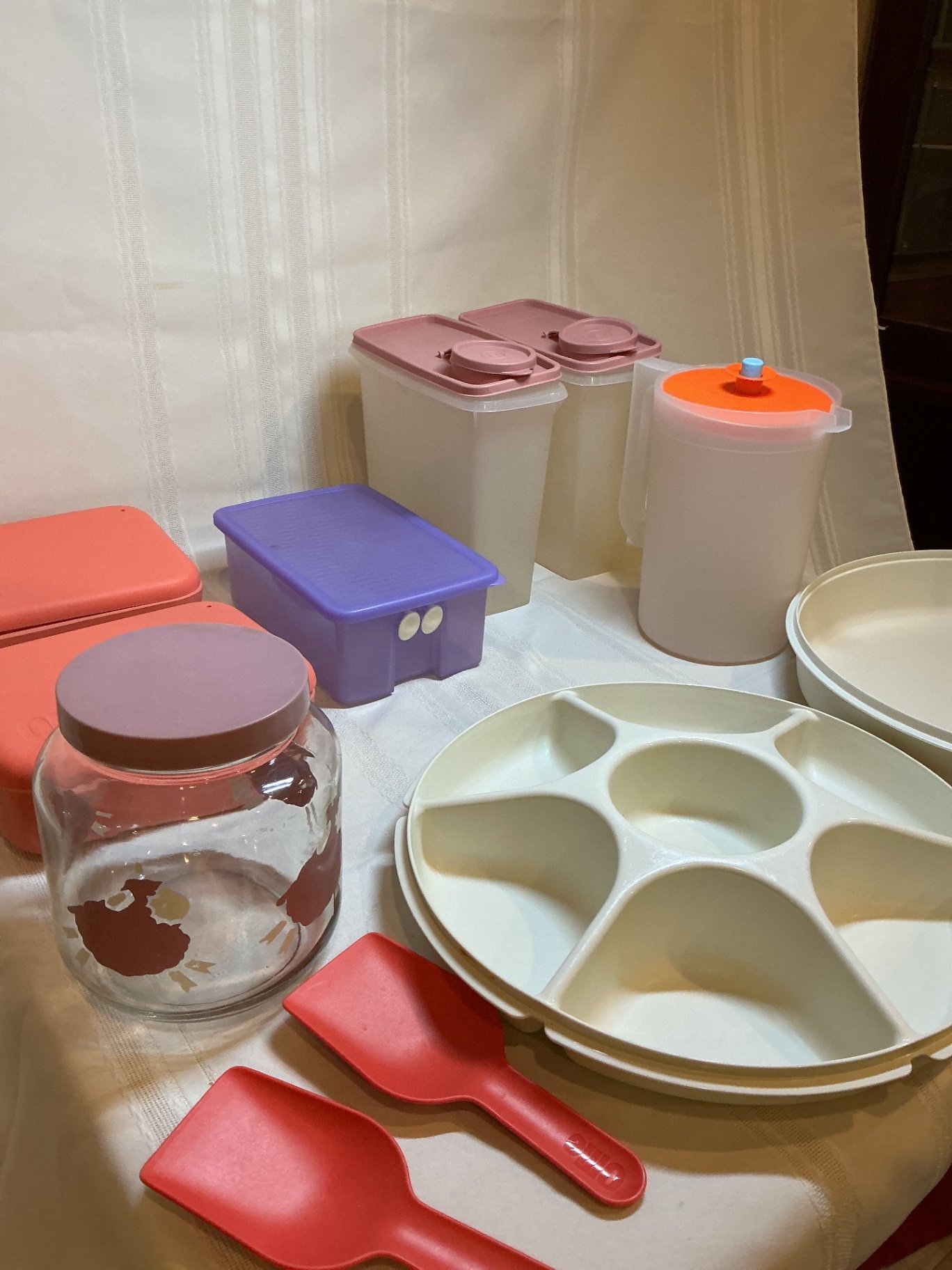 Assorted plastic kitchen storage containers and servingware - image 2 of 6