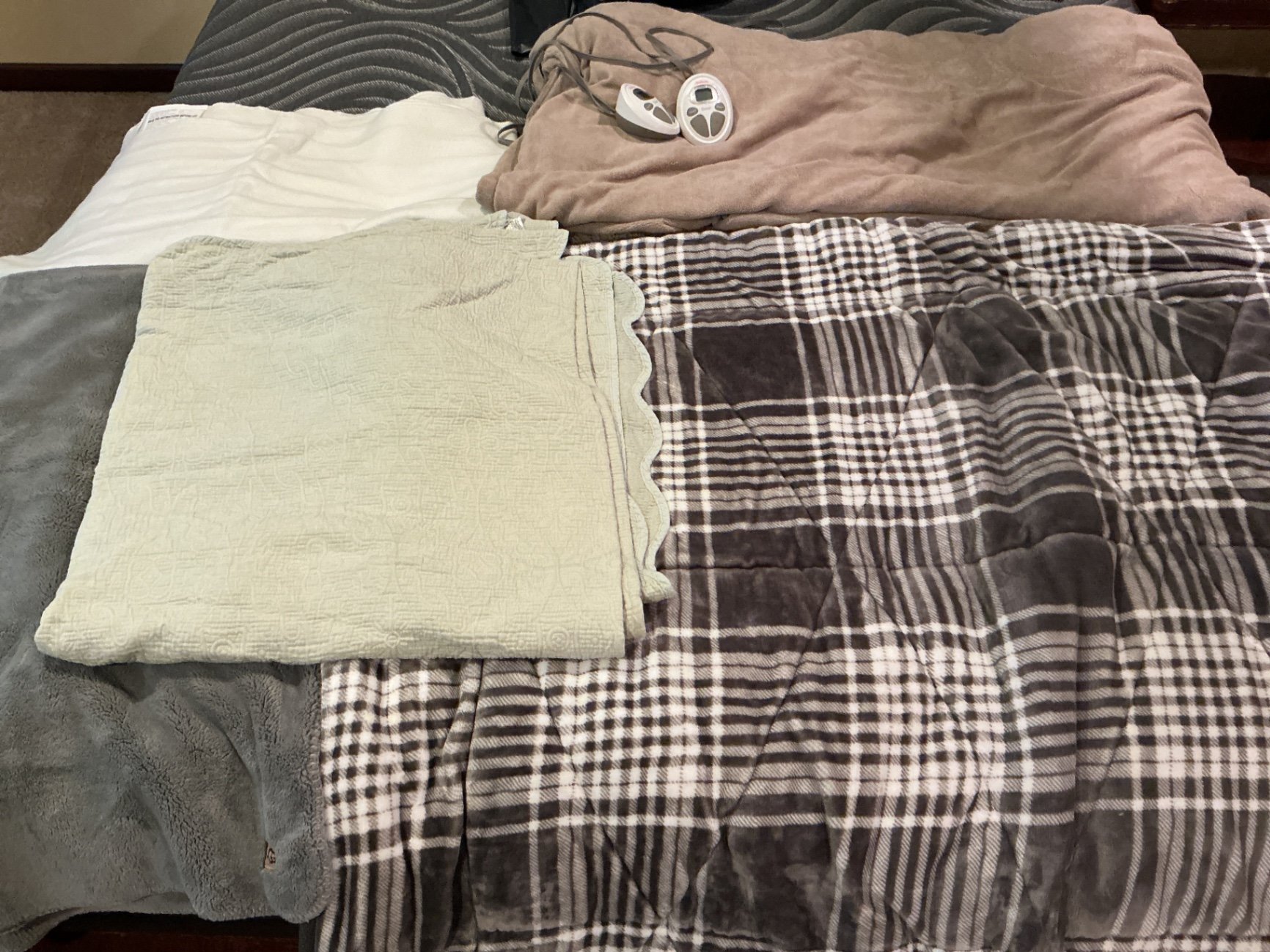 Blankets, heated pad, Ugg brand - image 1 of 7