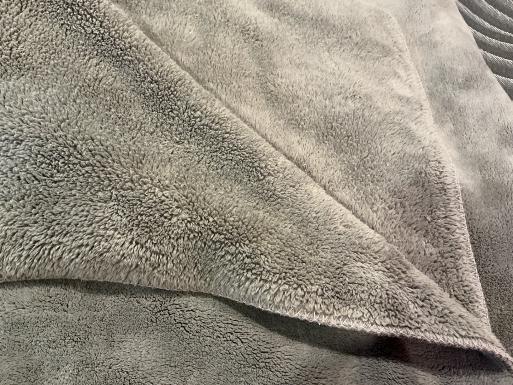 Blankets, heated pad, Ugg brand - image 6 of 7