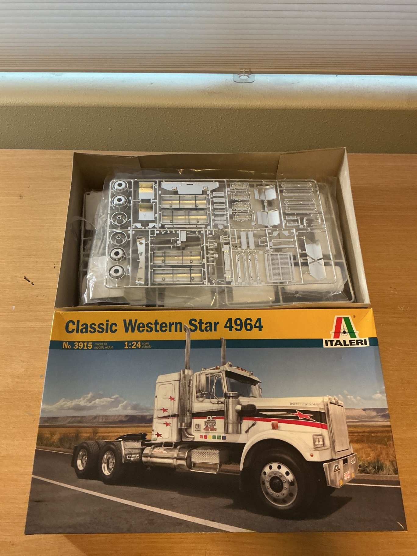 Assorted vintage scale-model car kits and die-cast cars - image 6 of 16