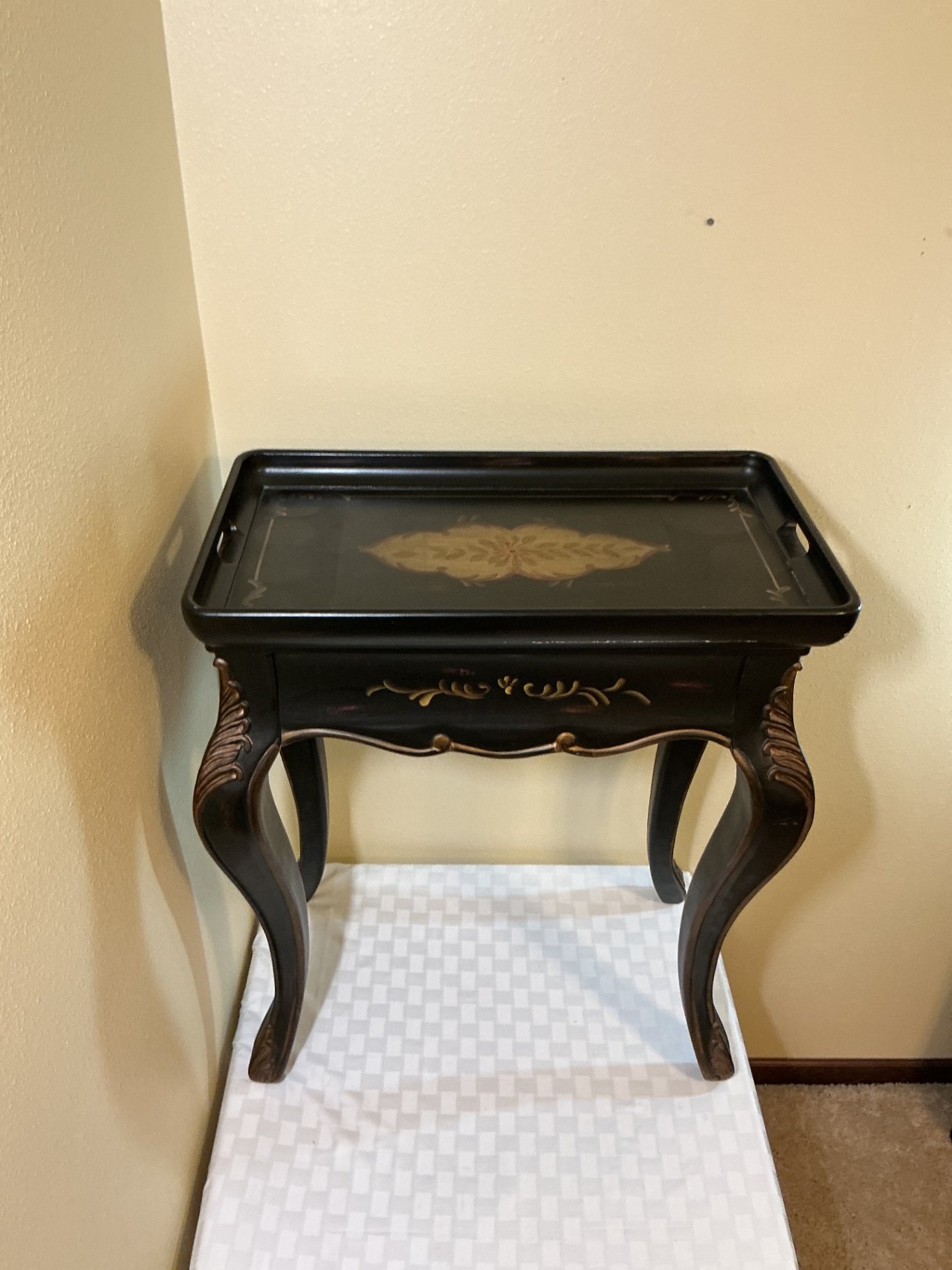 Black lacquered accent table with burgundy floor lamp - image 4 of 8