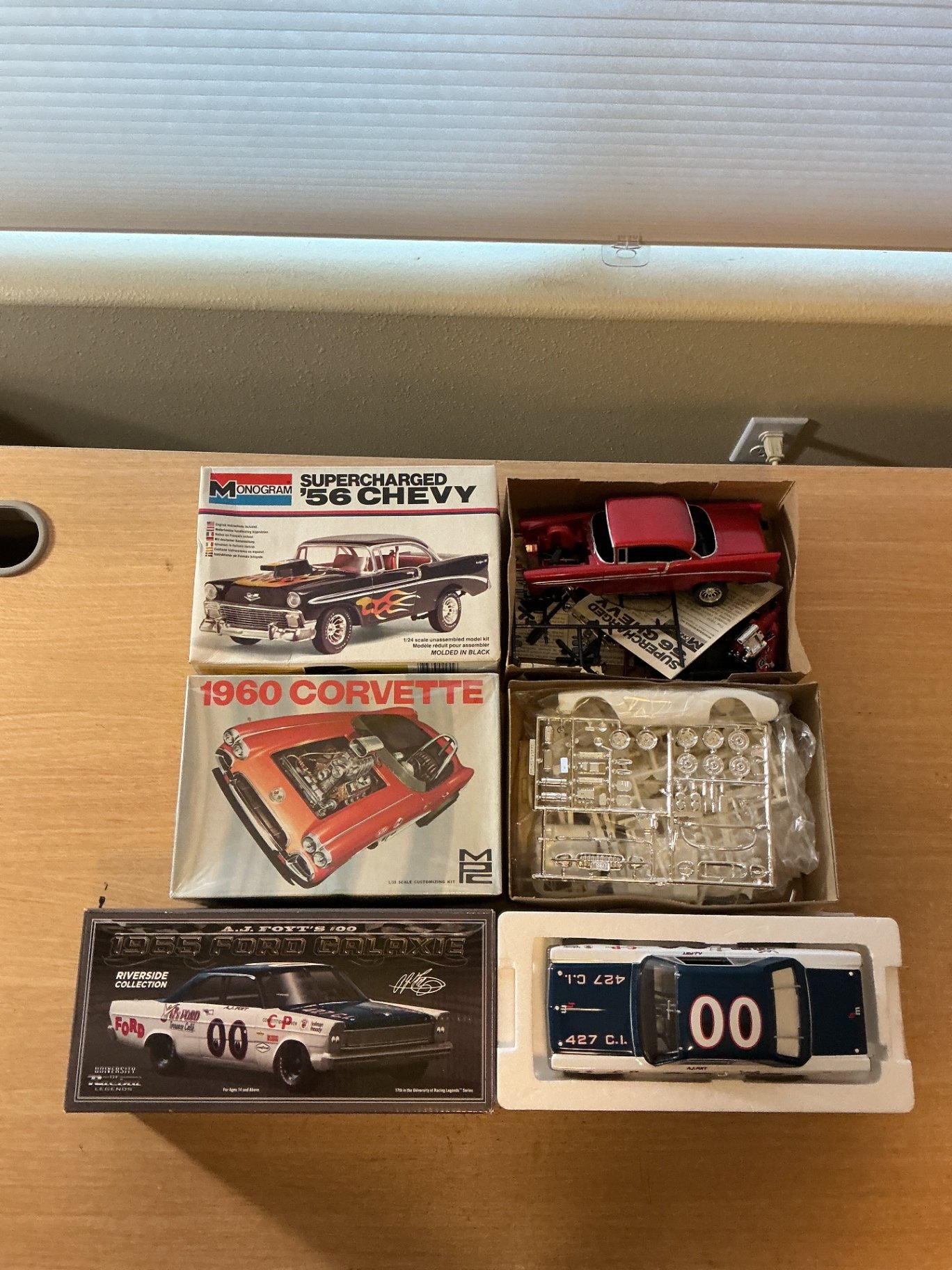 Assorted vintage scale-model car kits and die-cast cars - image 13 of 16