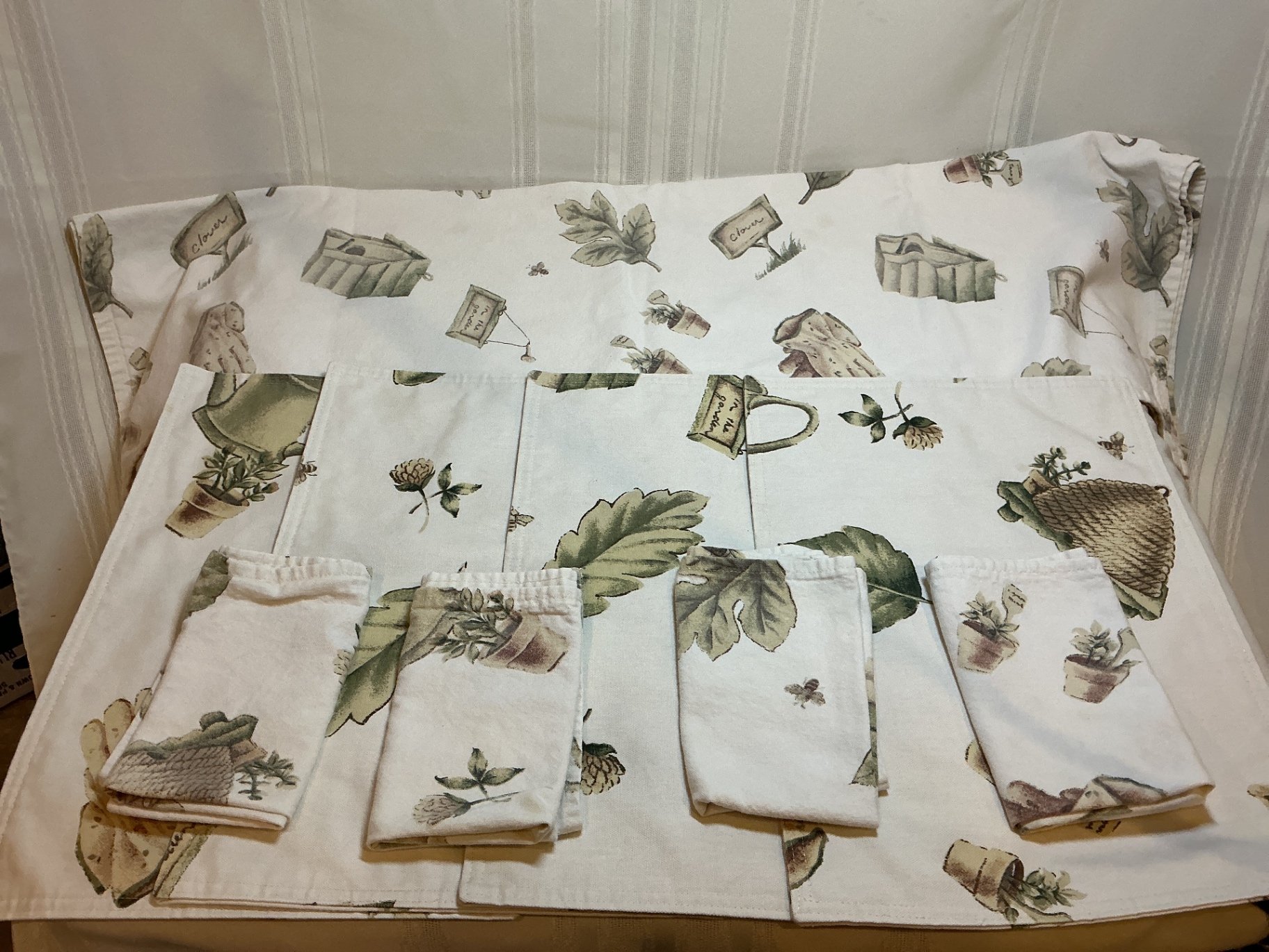 Pfaltzgraff Naturewood Pattern Dinnerware Set with Serving Pieces and table linens - image 9 of 9