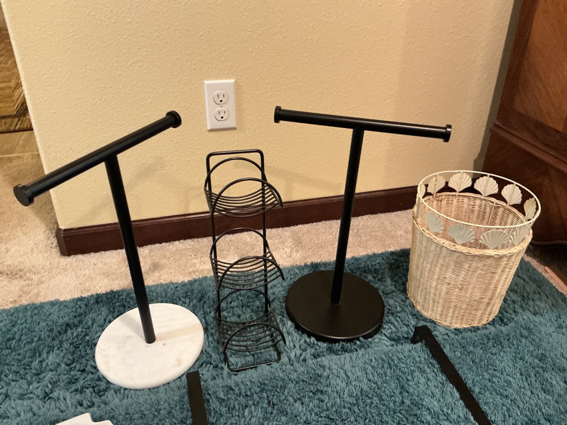 Bathroom towel stands and accessories set - image 3 of 4