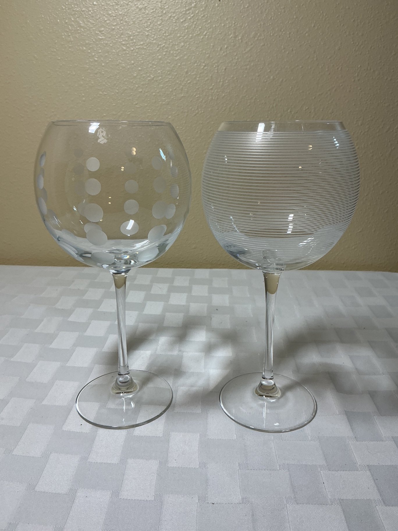 Wine glasses with accessory kit - image 6 of 8