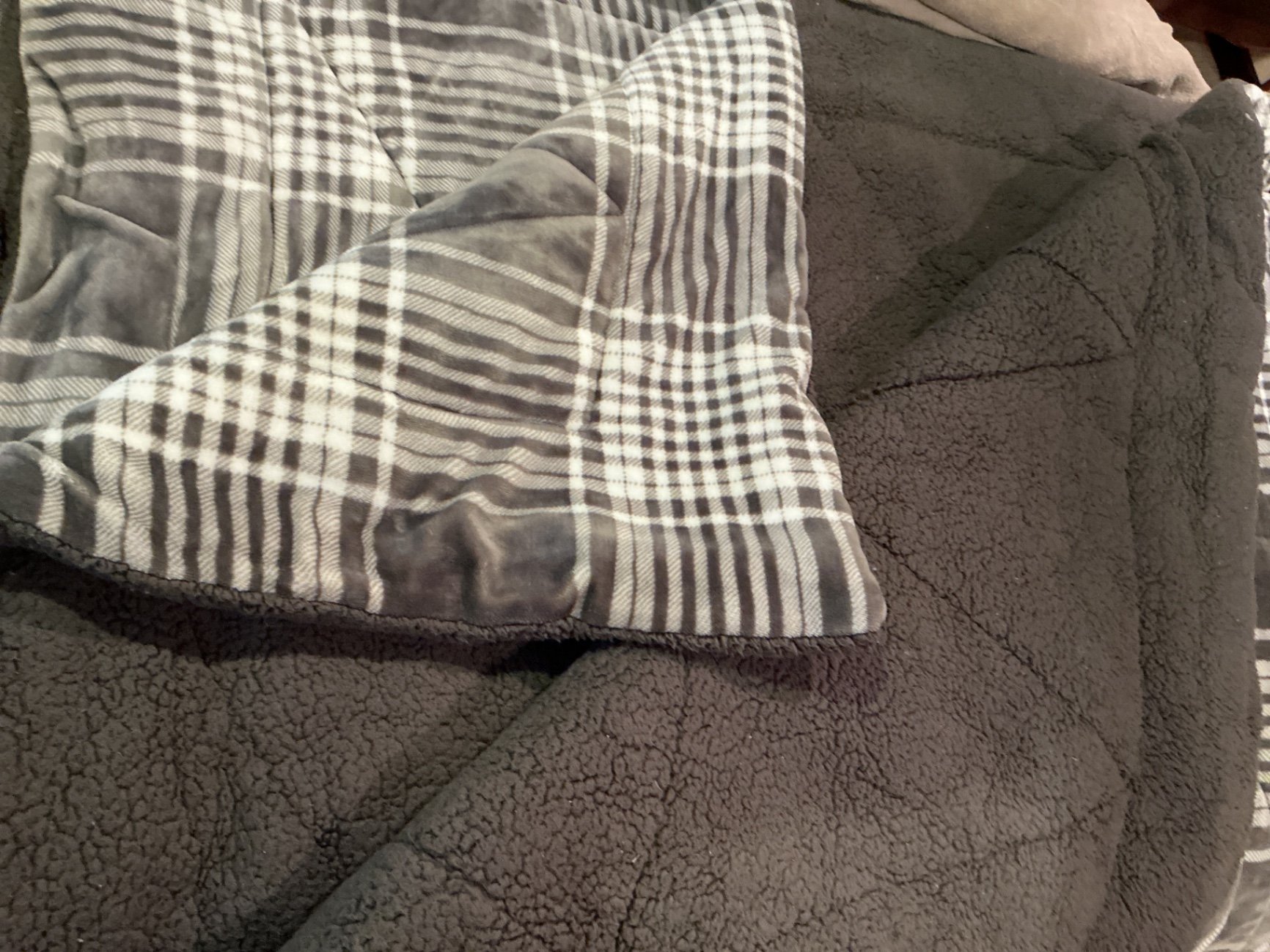 Blankets, heated pad, Ugg brand - image 4 of 7