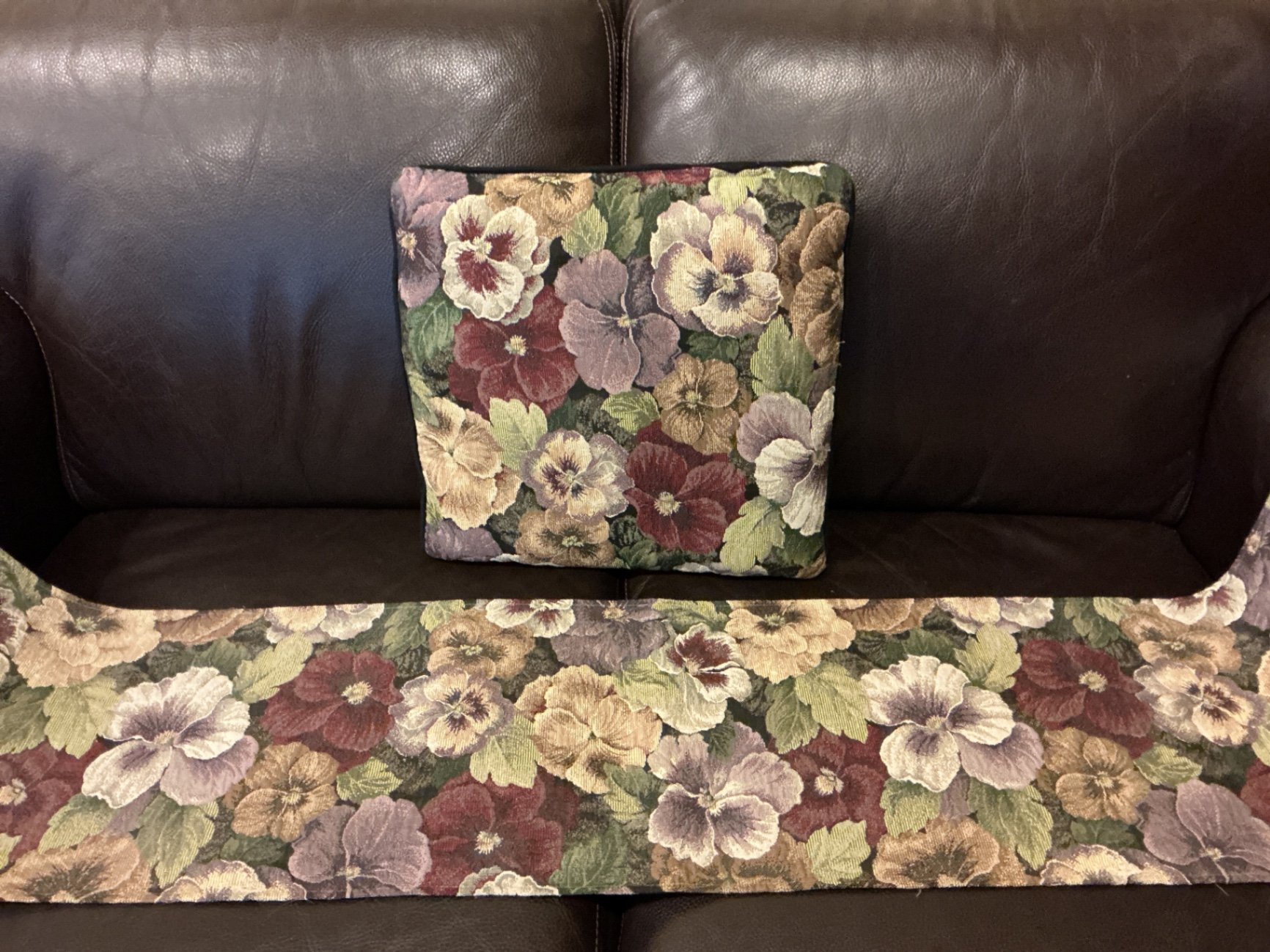 Floral quilt, chenille throw, Woven textiles - image 8 of 9