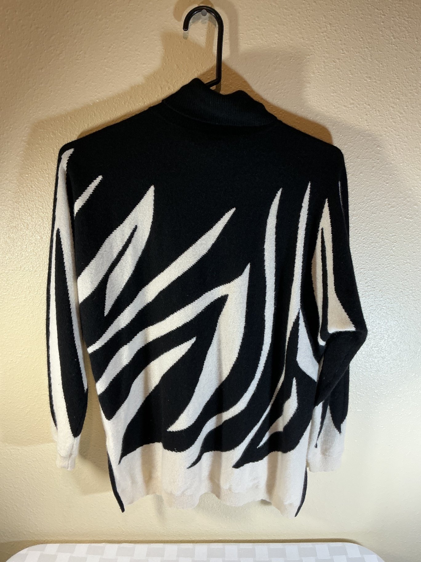 Woman’s Cashmere and more - image 4 of 15