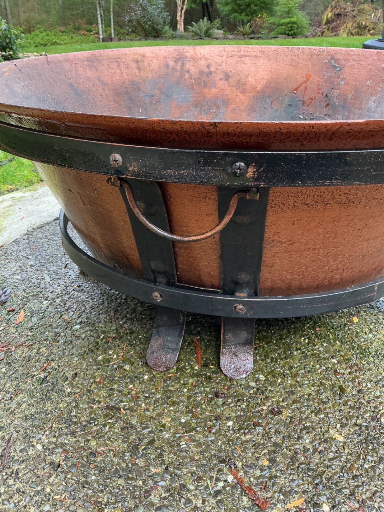 Round metal outdoor fire pit with mesh lid and cover - image 4 of 5