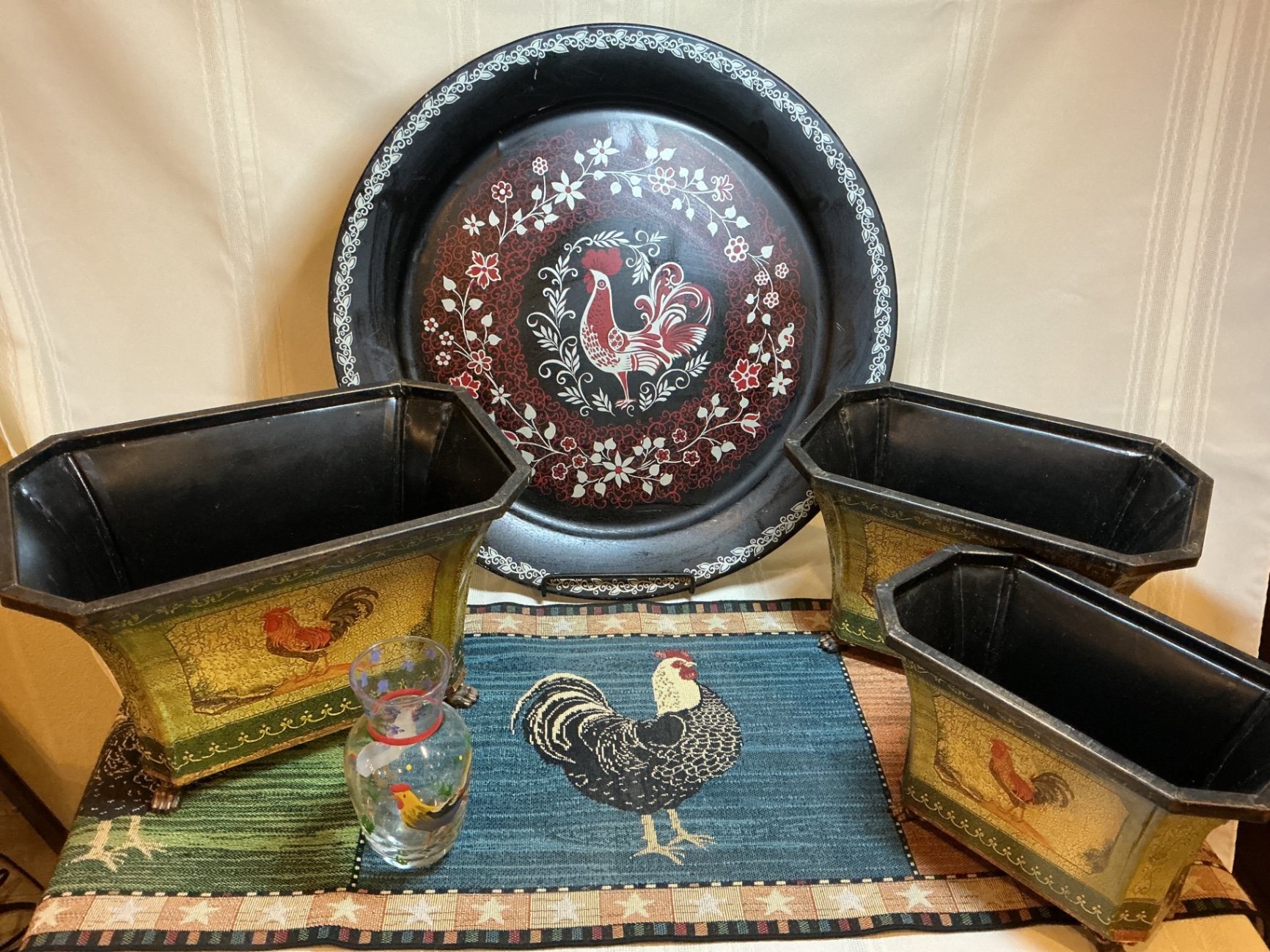Rooster-themed decorative set - image 1 of 11