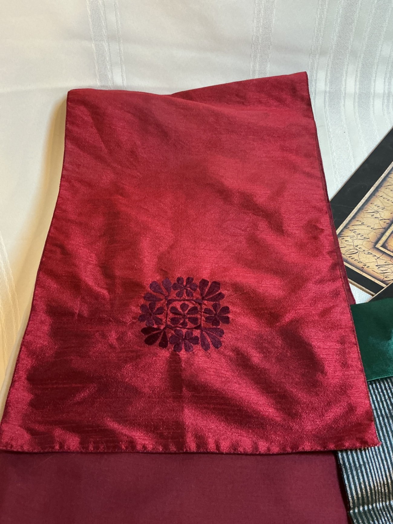 Table linens - image 7 of 8