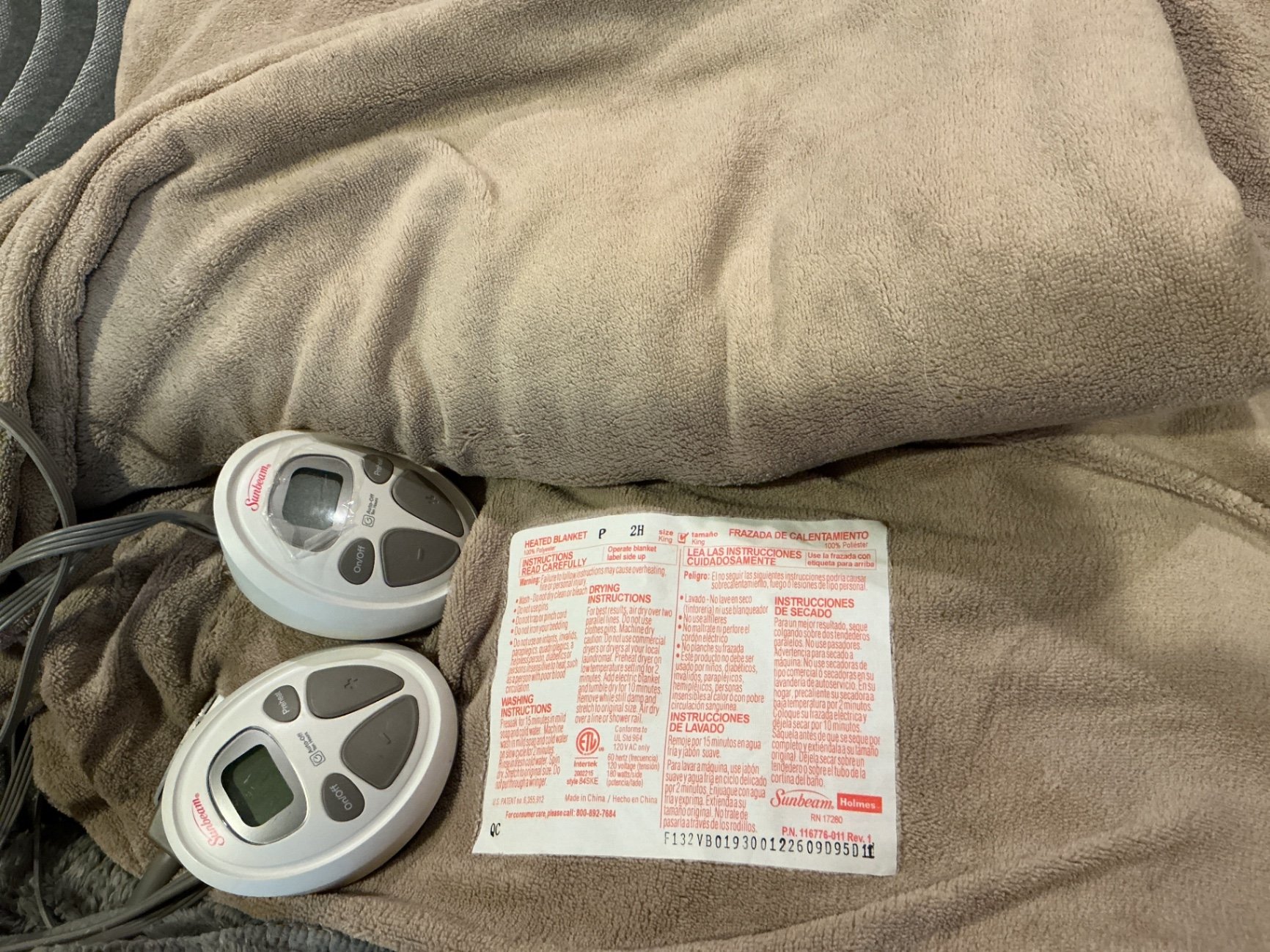 Blankets, heated pad, Ugg brand - image 5 of 7