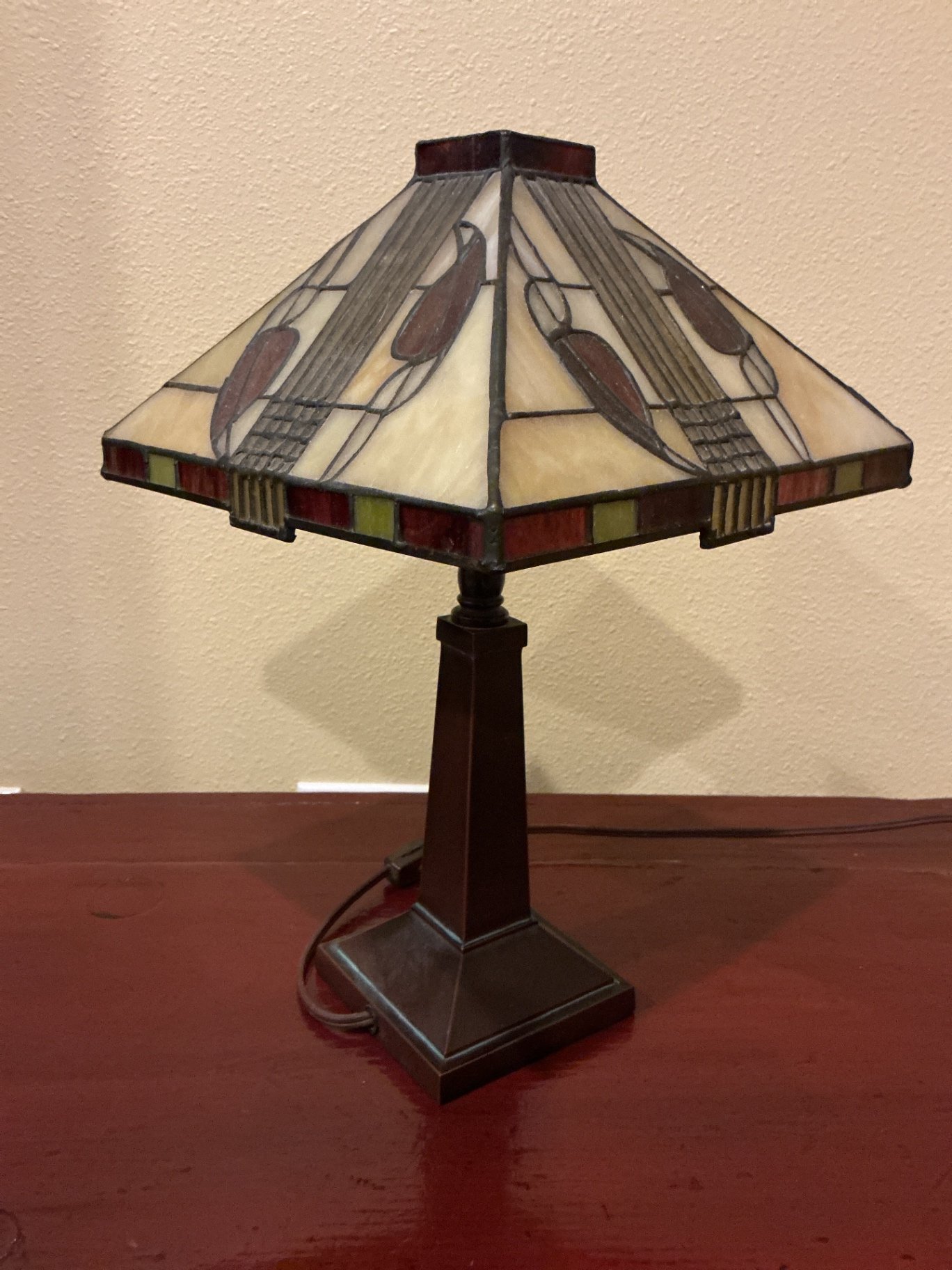 Tiffany-style stained glass table lamp - image 3 of 4