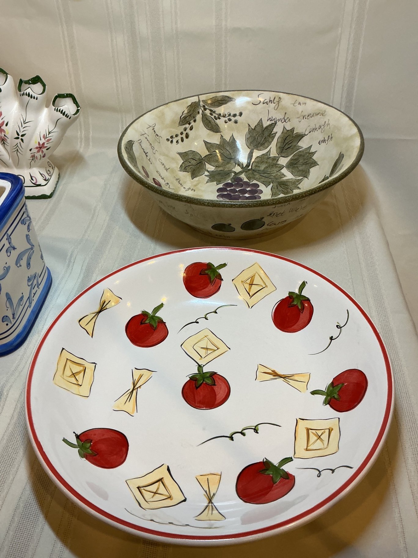 Assorted ceramic kitchenware and decorative ceramics - image 2 of 9