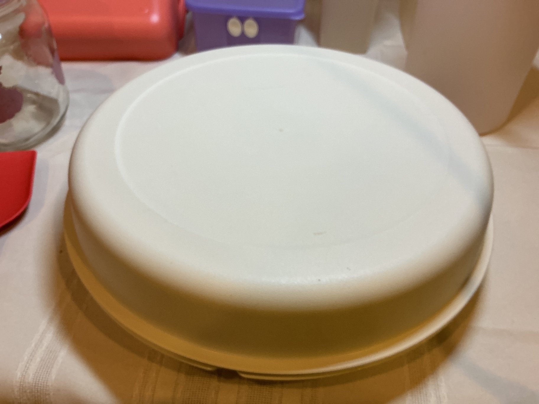 Assorted plastic kitchen storage containers and servingware - image 5 of 6