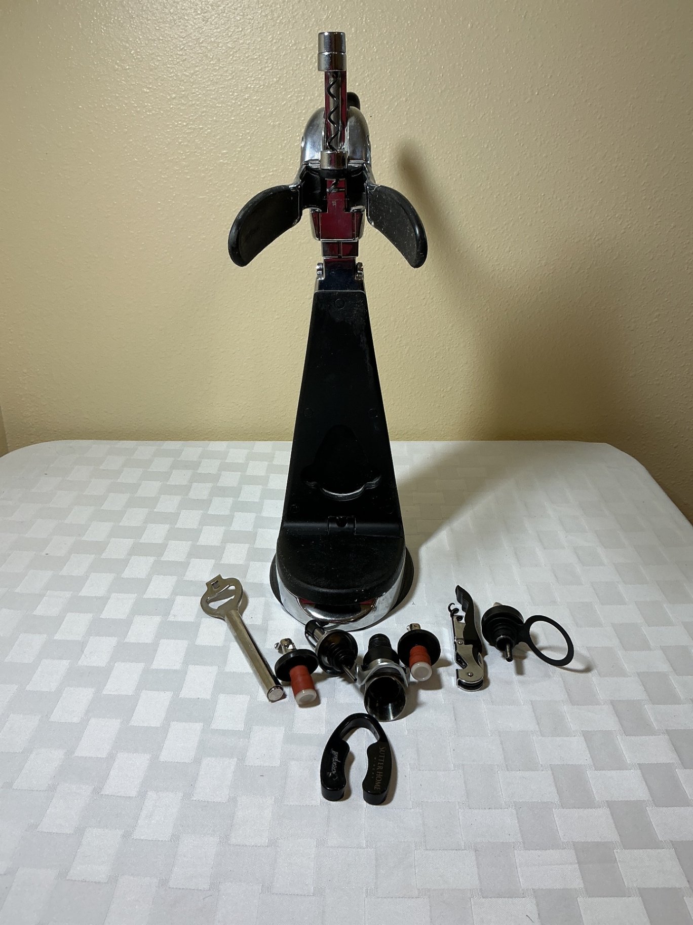 Wine glasses with accessory kit - image 3 of 8