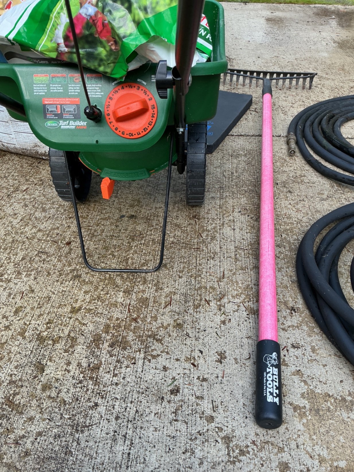 Garden tools and lawn care supplies - image 4 of 6