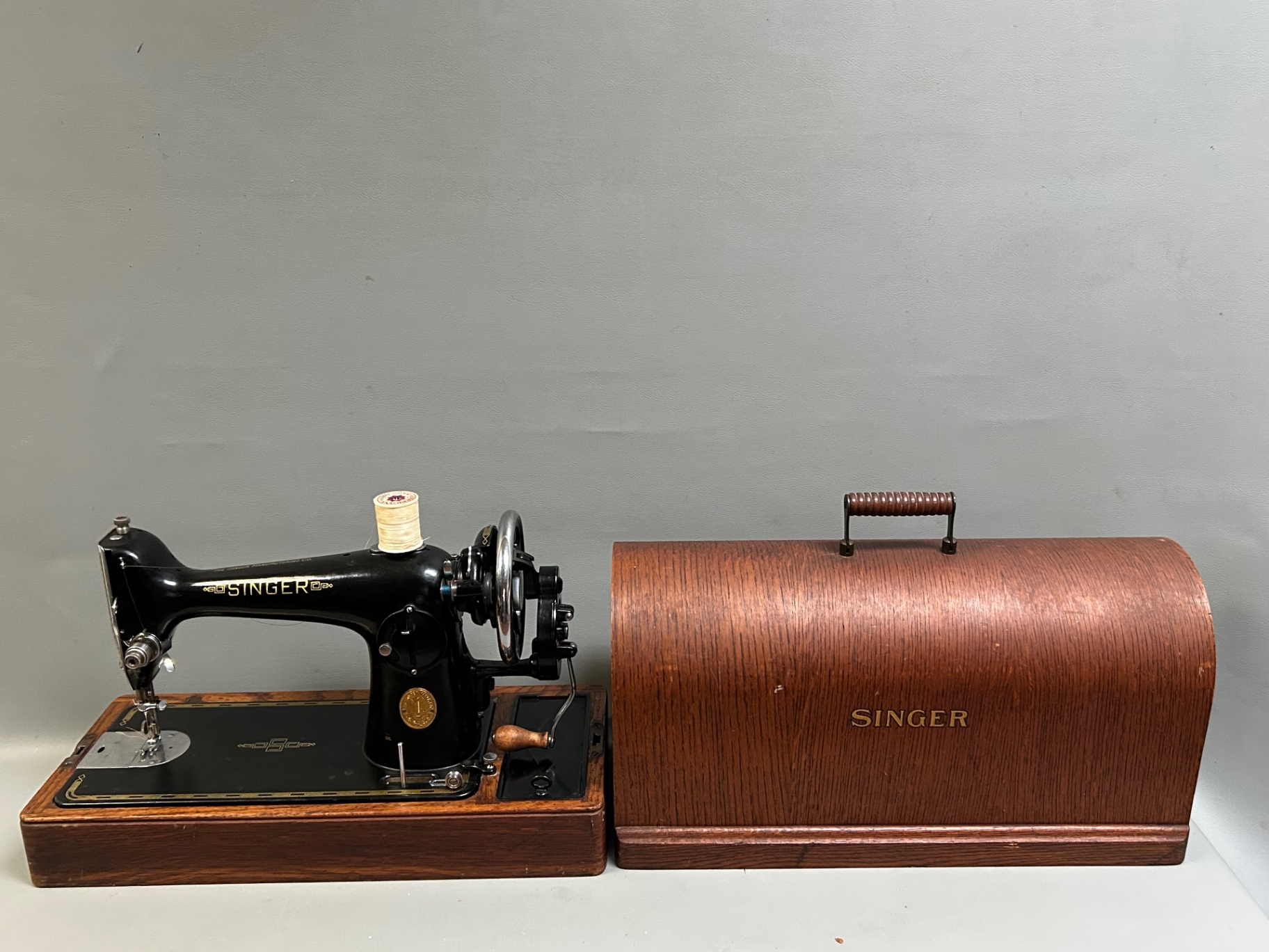 Vintage Singer Sewing Machine 1930s  - image 1 of 5