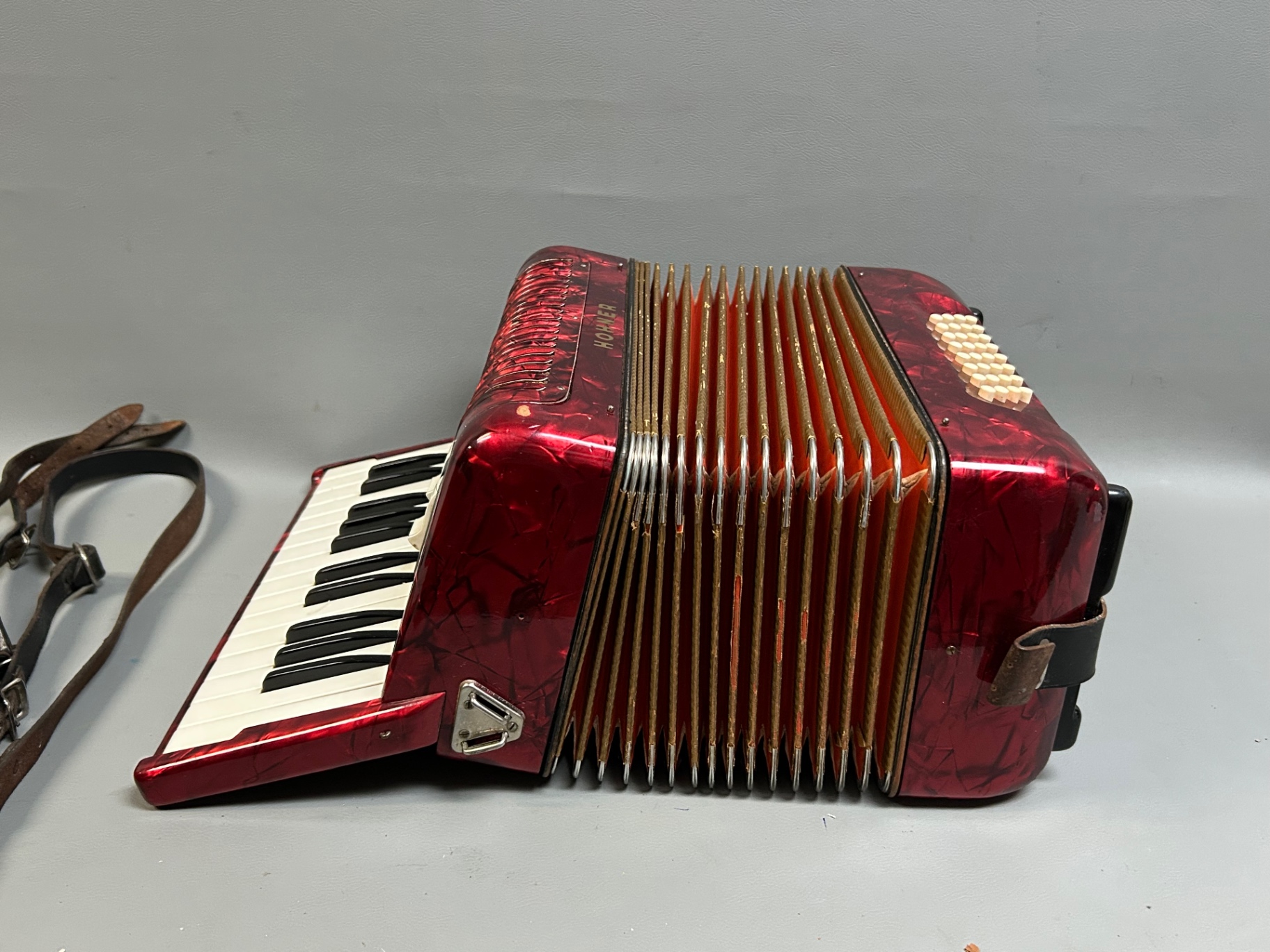 Vintage Hohner Student 32 Bass Accordion Made in Germany - image 4 of 4