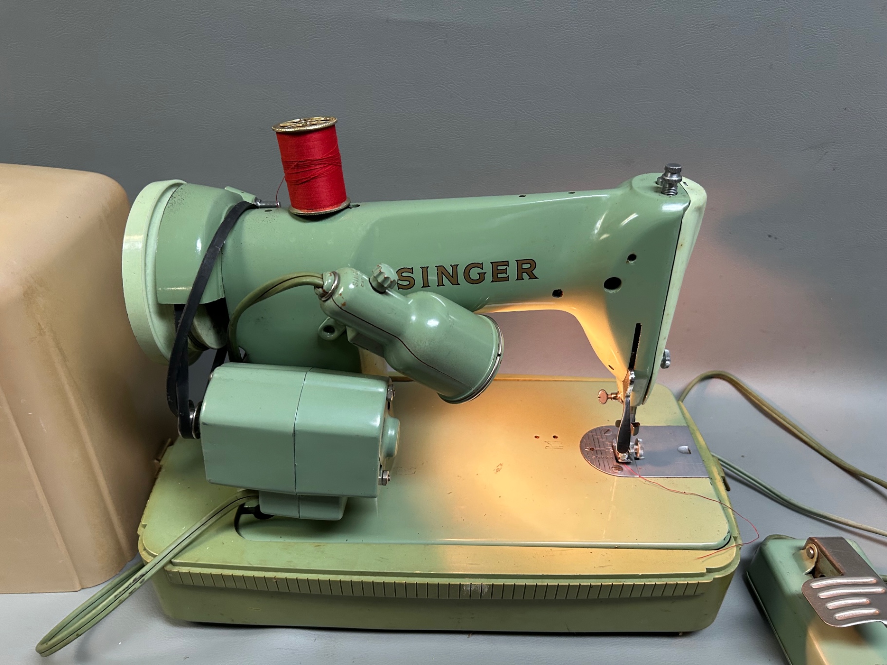Mid-Century Singer Sewing Machine 1950s-60s  - image 3 of 4