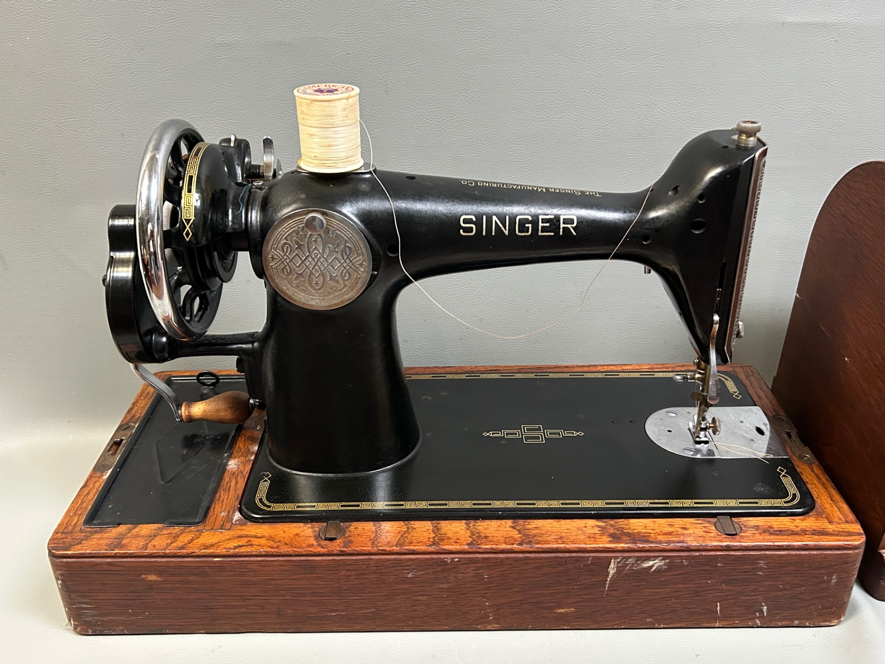 Vintage Singer Sewing Machine 1930s  - image 2 of 5