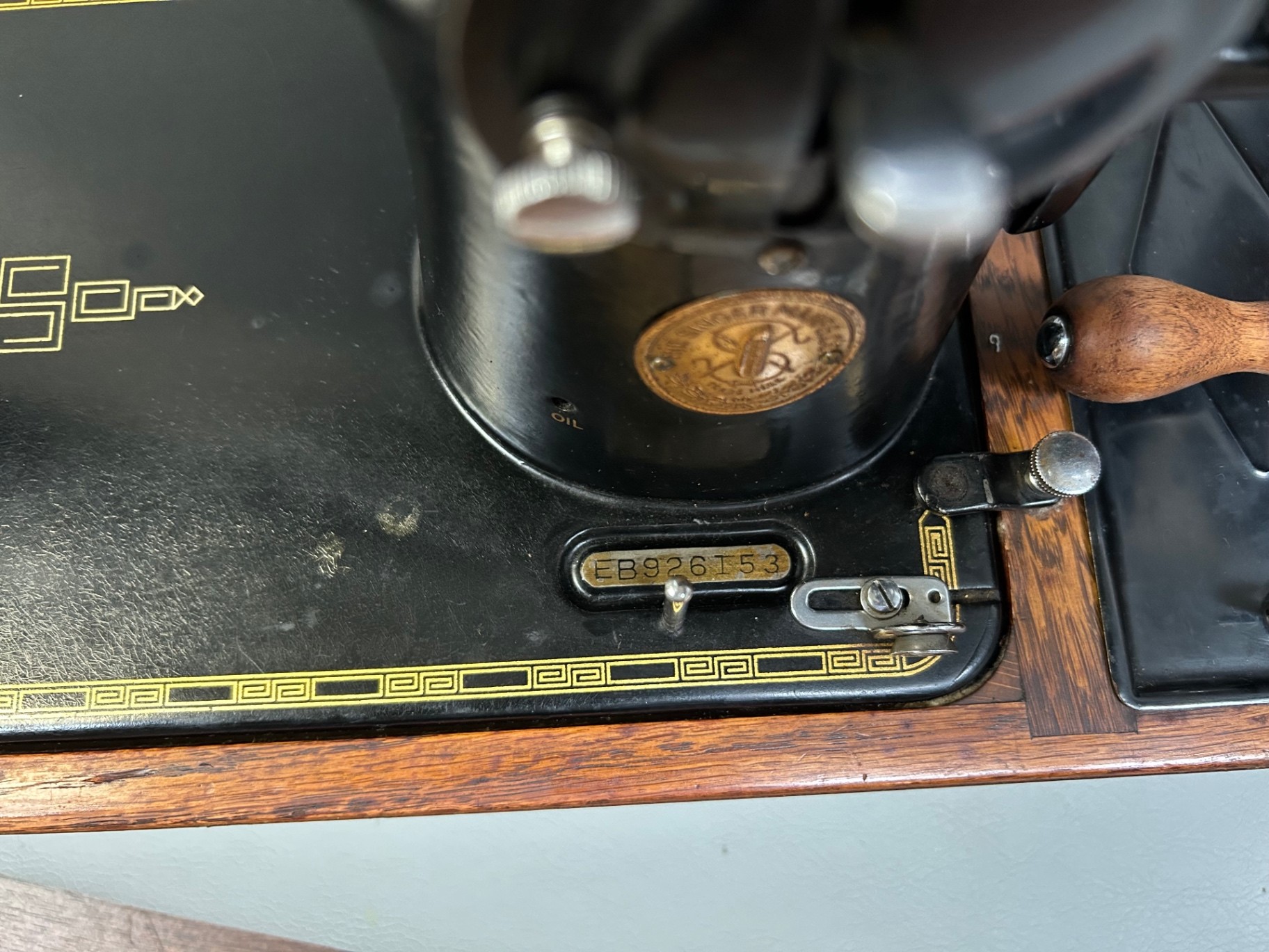 Vintage Singer Sewing Machine 1930s - image 5 of 5