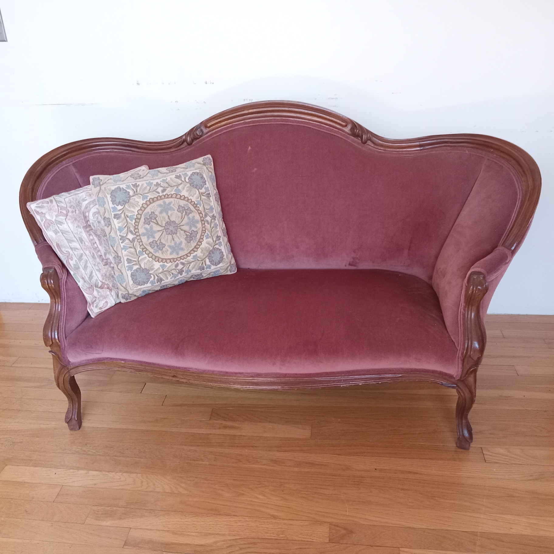Antique Velvet Mauve Settee - image 1 of 12
