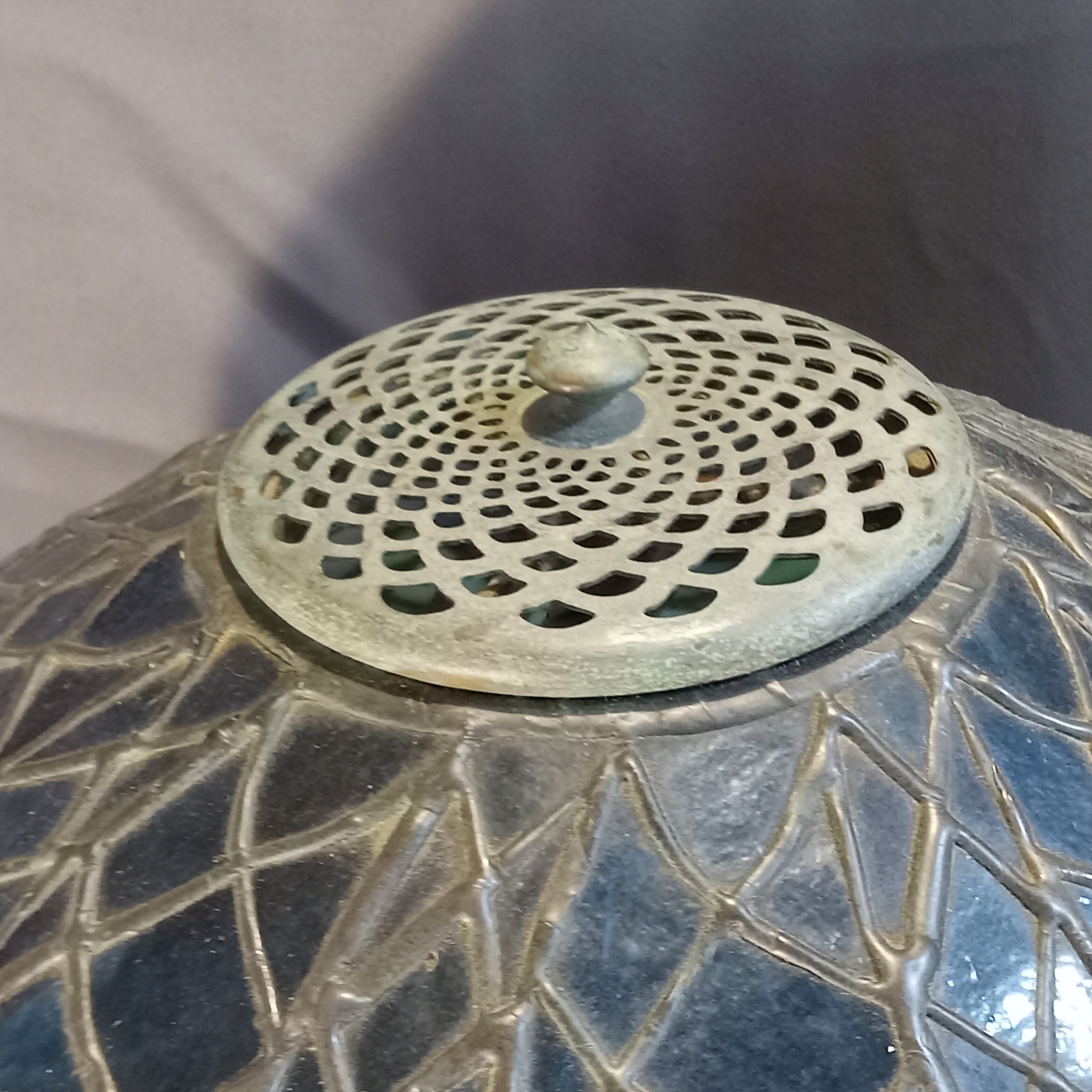 Tiffany-Style Peacock Shade Table Lamp - image 5 of 9