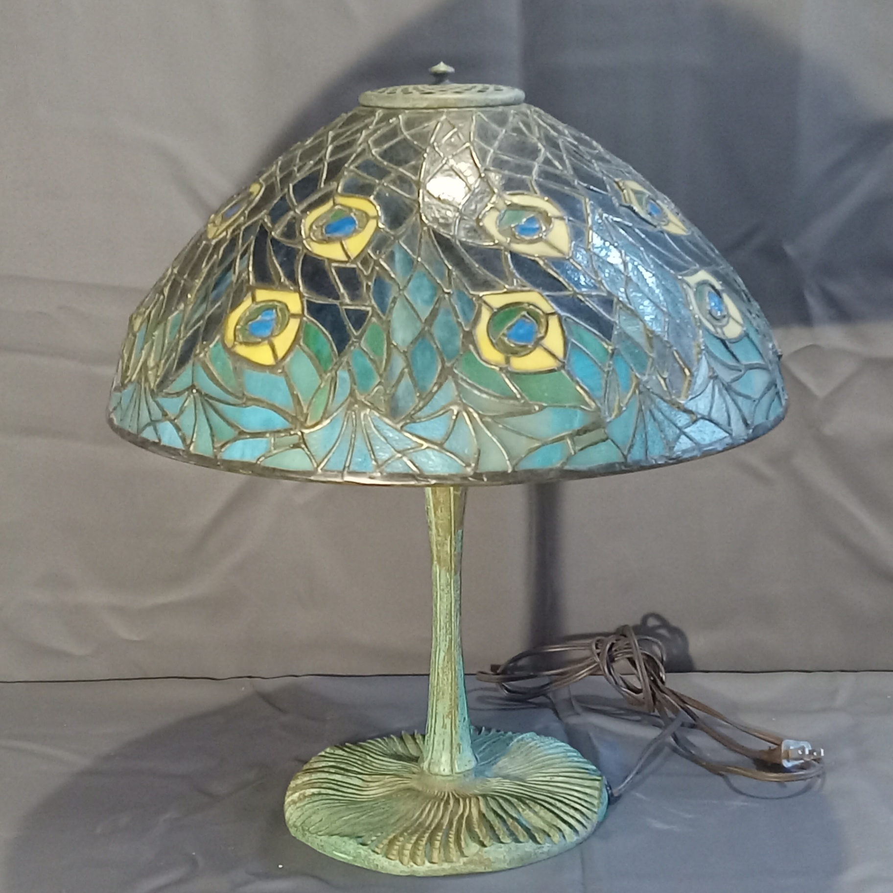 Tiffany-Style Peacock Shade Table Lamp - image 2 of 9