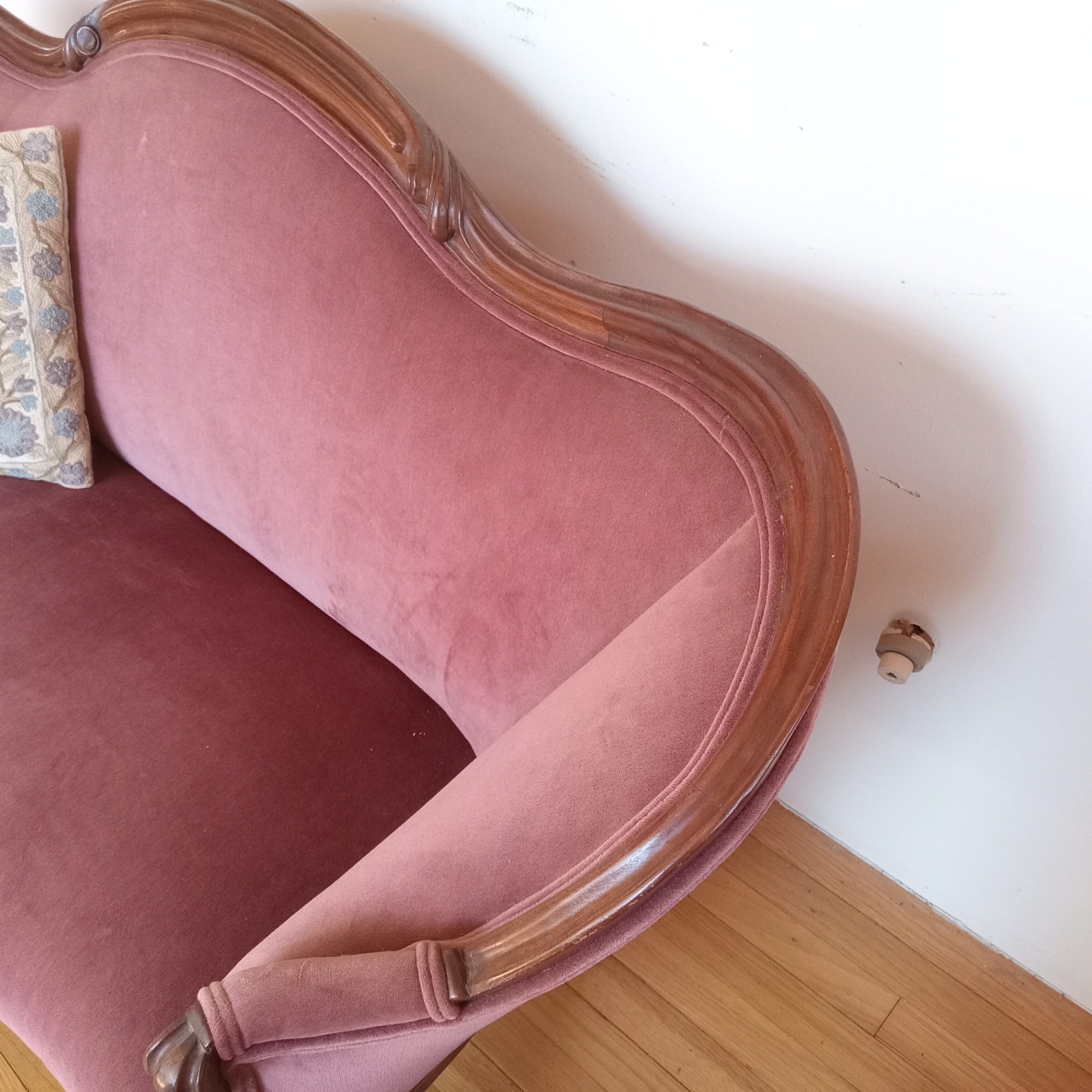 Antique Velvet Mauve Settee - image 3 of 12