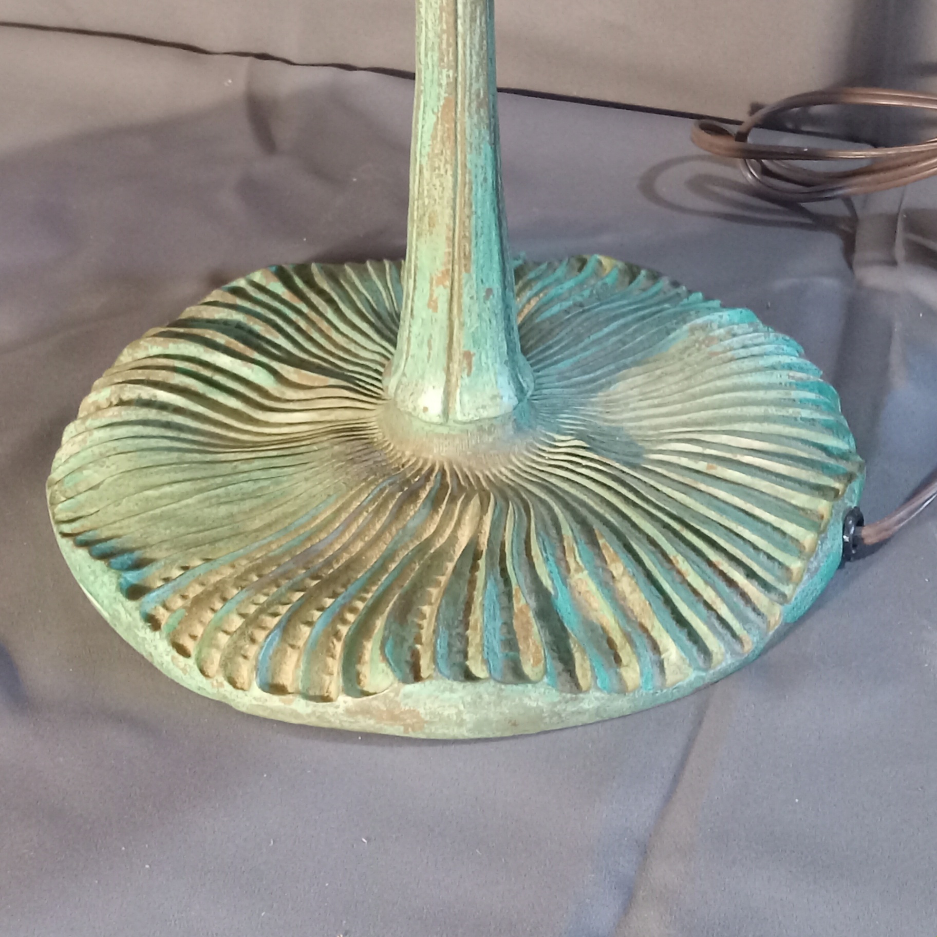 Tiffany-Style Peacock Shade Table Lamp - image 3 of 9