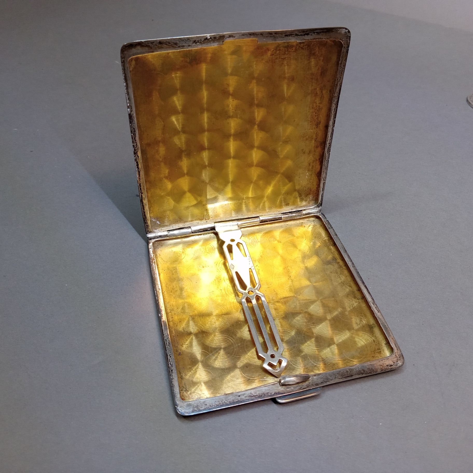 Sterling for a Distinguished Gentleman (80+dwt) - image 17 of 25