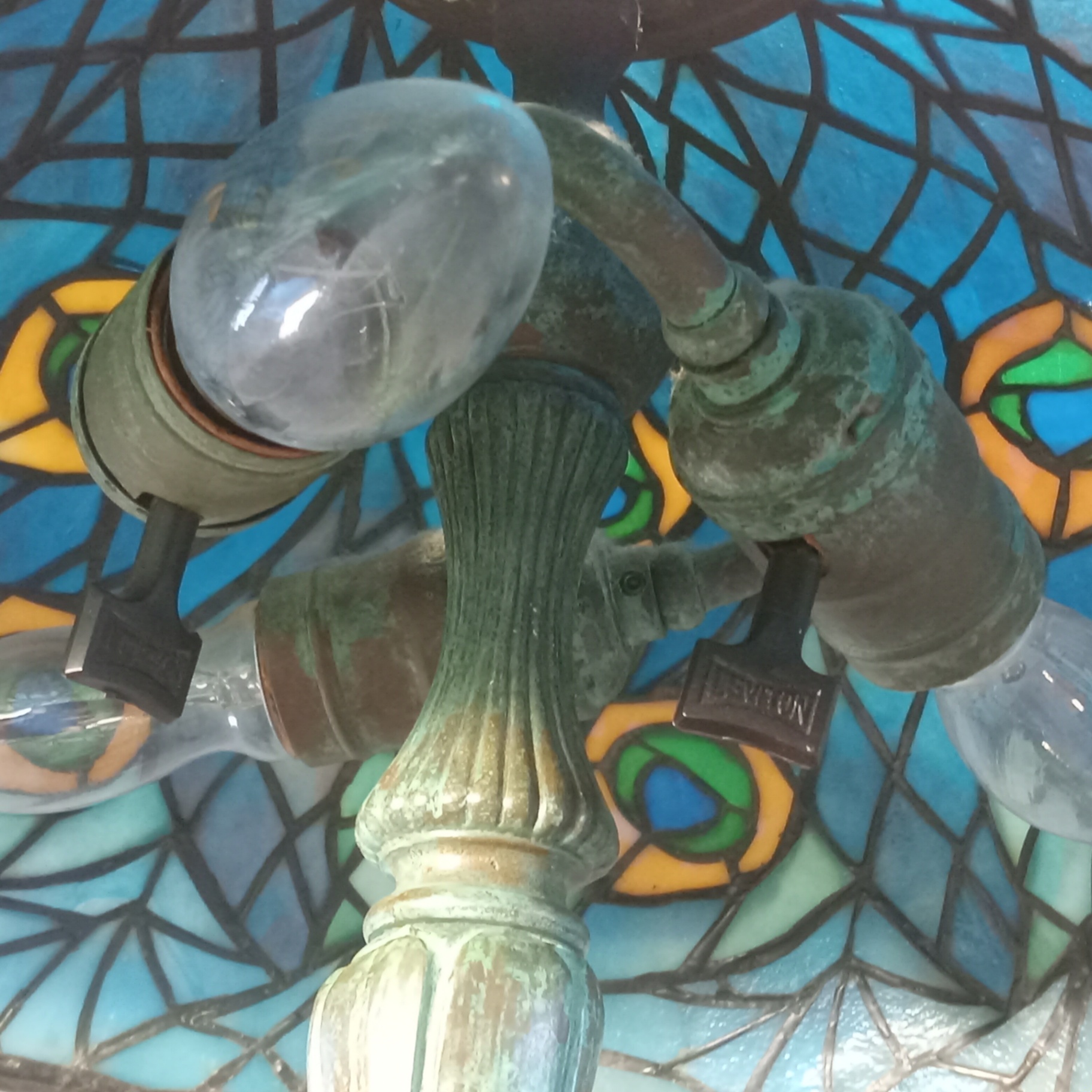 Tiffany-Style Peacock Shade Table Lamp - image 7 of 9