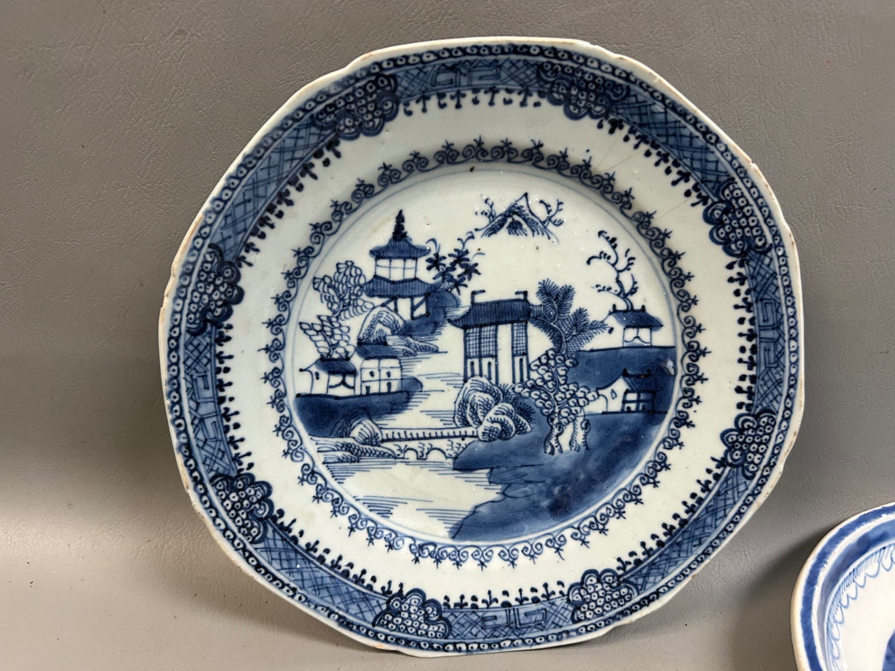 Chinese Export Canton Ware  - image 4 of 8