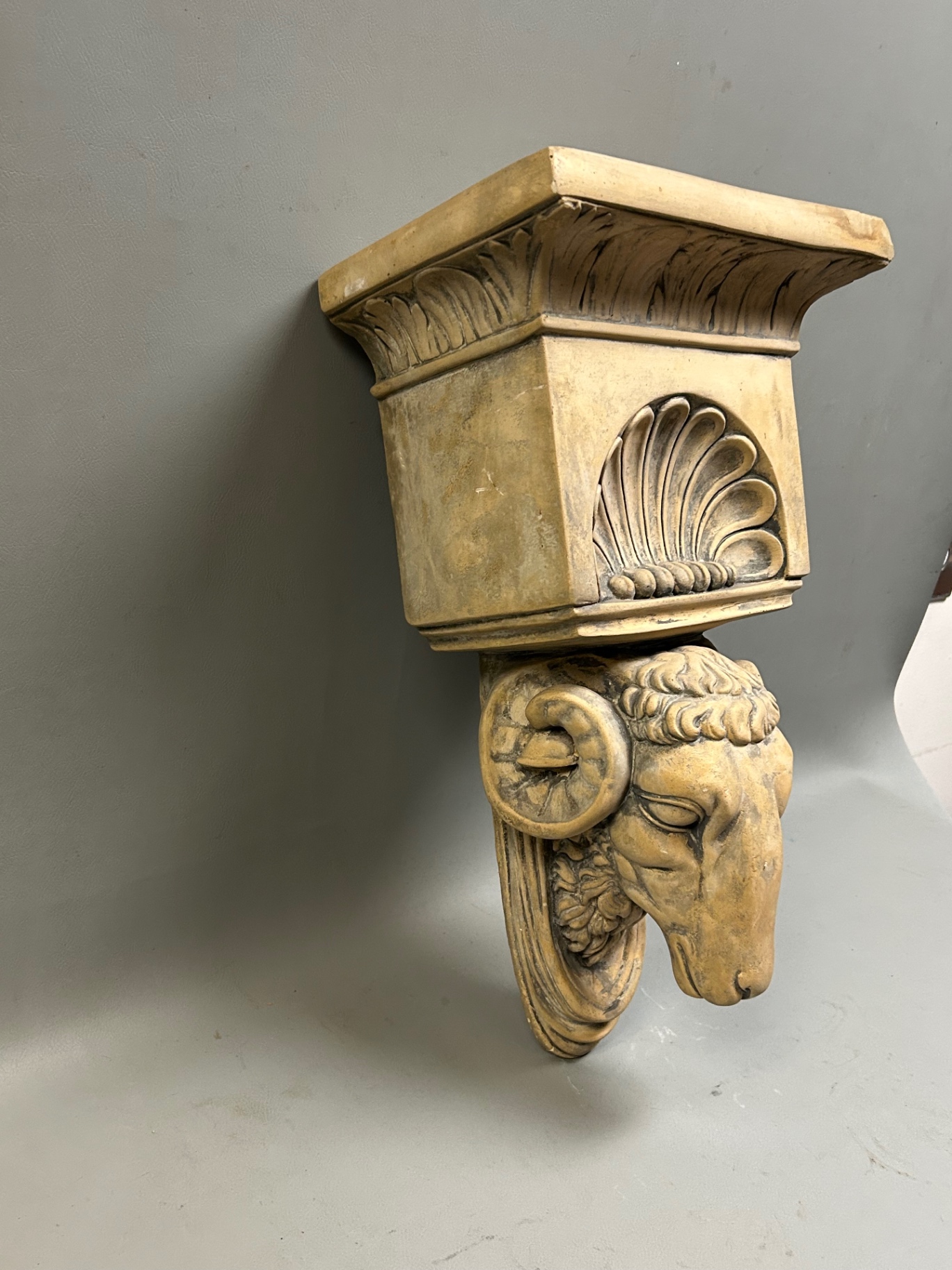 Vintage Neo Classical Chalkware Rams Head Corbel Shelf  - image 4 of 5