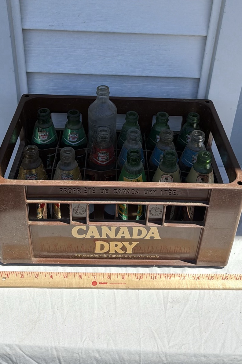 Vintage Canada Dry Beverage Crate with OLD Glass Soda Bottles - image 1 of 22