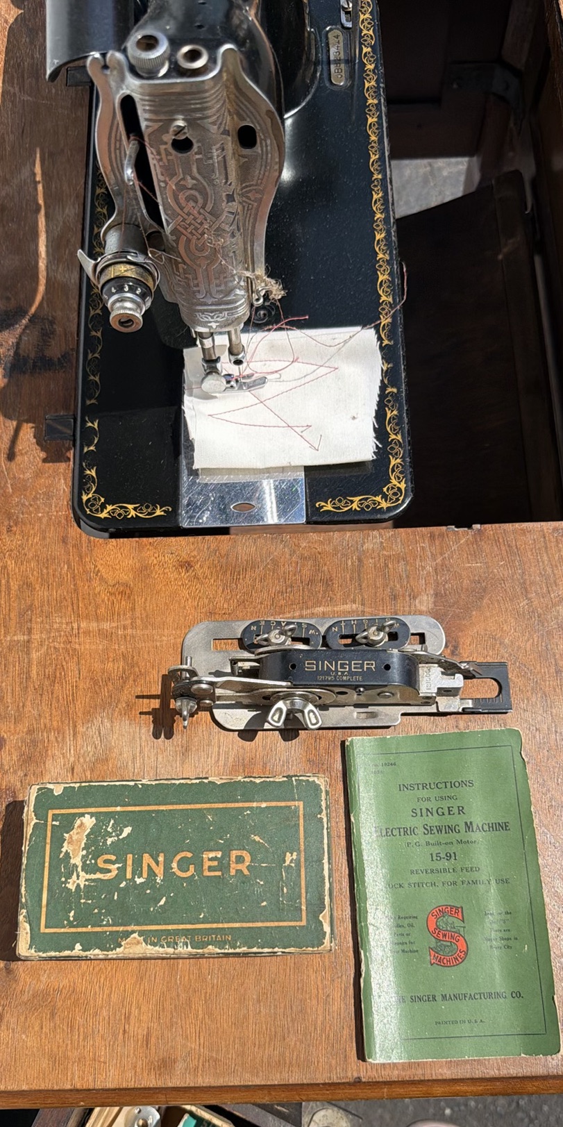Vintage 1936 Singer 15-91 Sewing Machine Wooden Cabinet - image 31 of 37