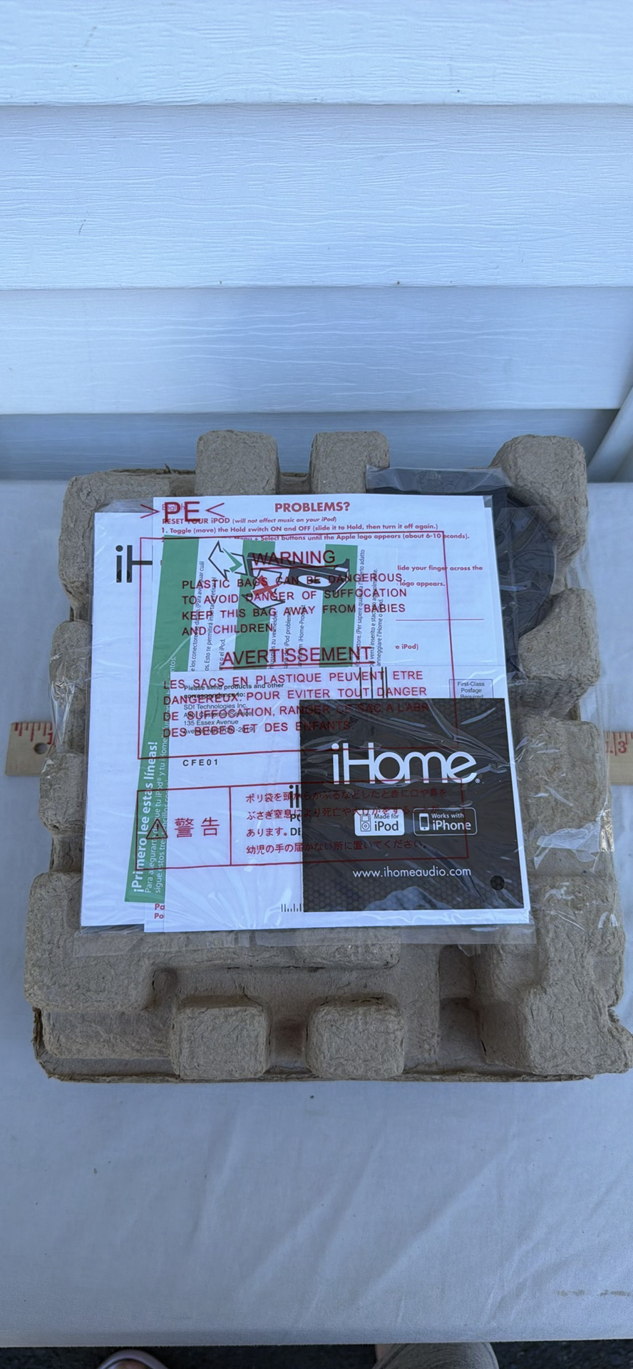 iHome iP98 iPhone and iPod Alarm Clock Dock - image 9 of 14
