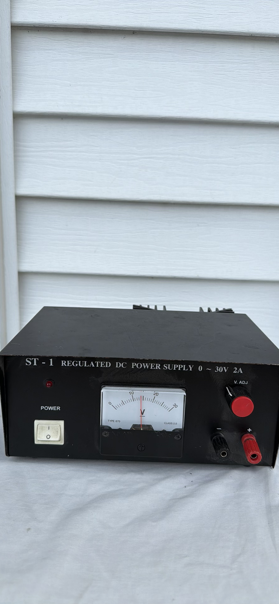 ST-1 Regulated DC Power Supply 0–30V 2A - image 3 of 7
