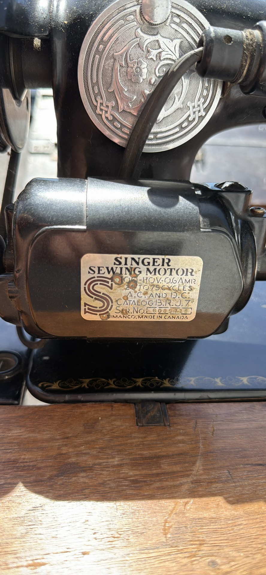 Vintage 1936 Singer 15-91 Sewing Machine Wooden Cabinet - image 24 of 37