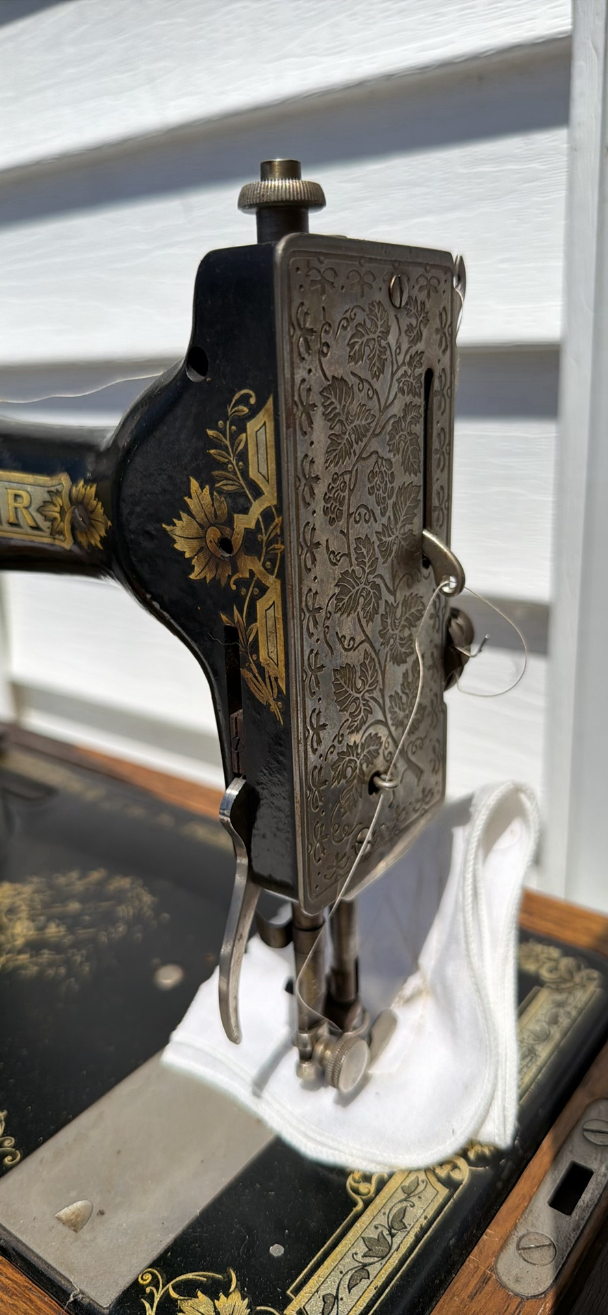 Antique Singer Sewing Machine with Bentwood Case - image 7 of 27