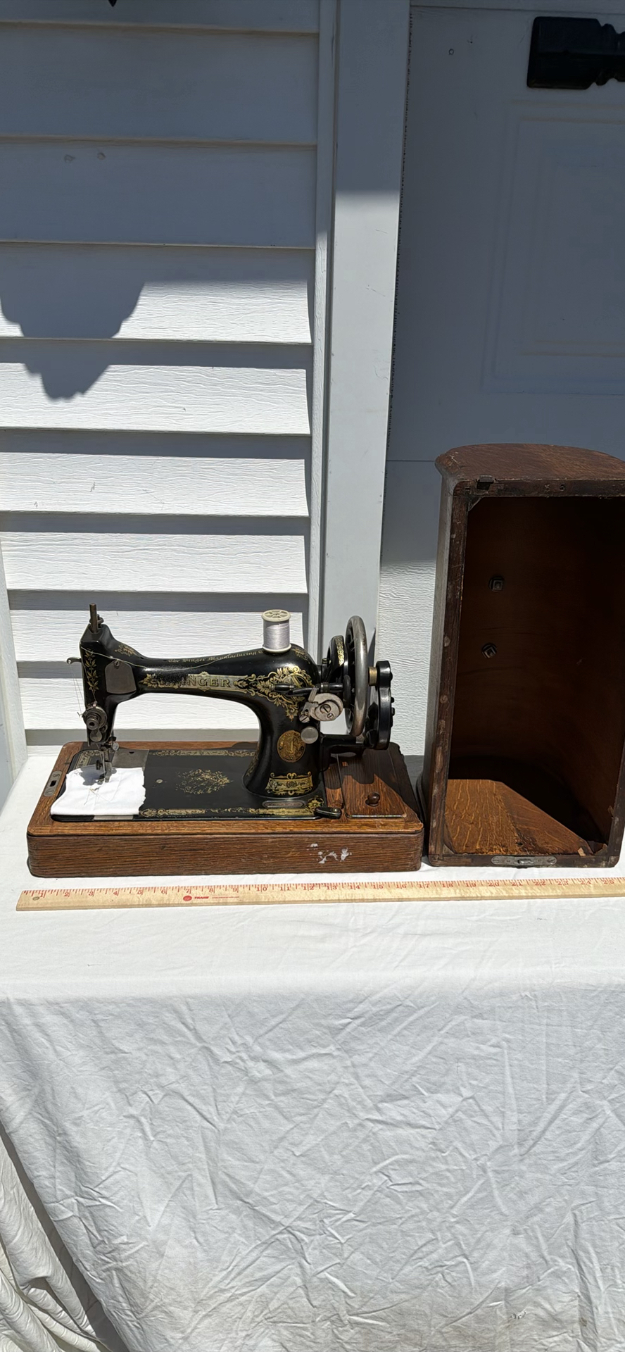 Antique Singer Sewing Machine with Bentwood Case - image 13 of 27