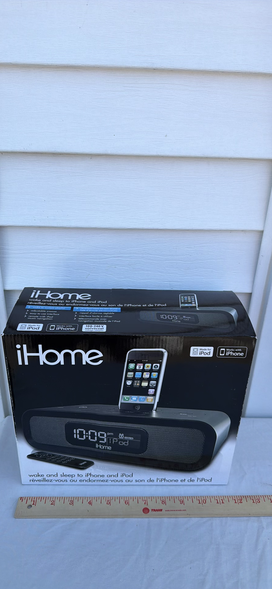 iHome iP98 iPhone and iPod Alarm Clock Dock - image 2 of 14
