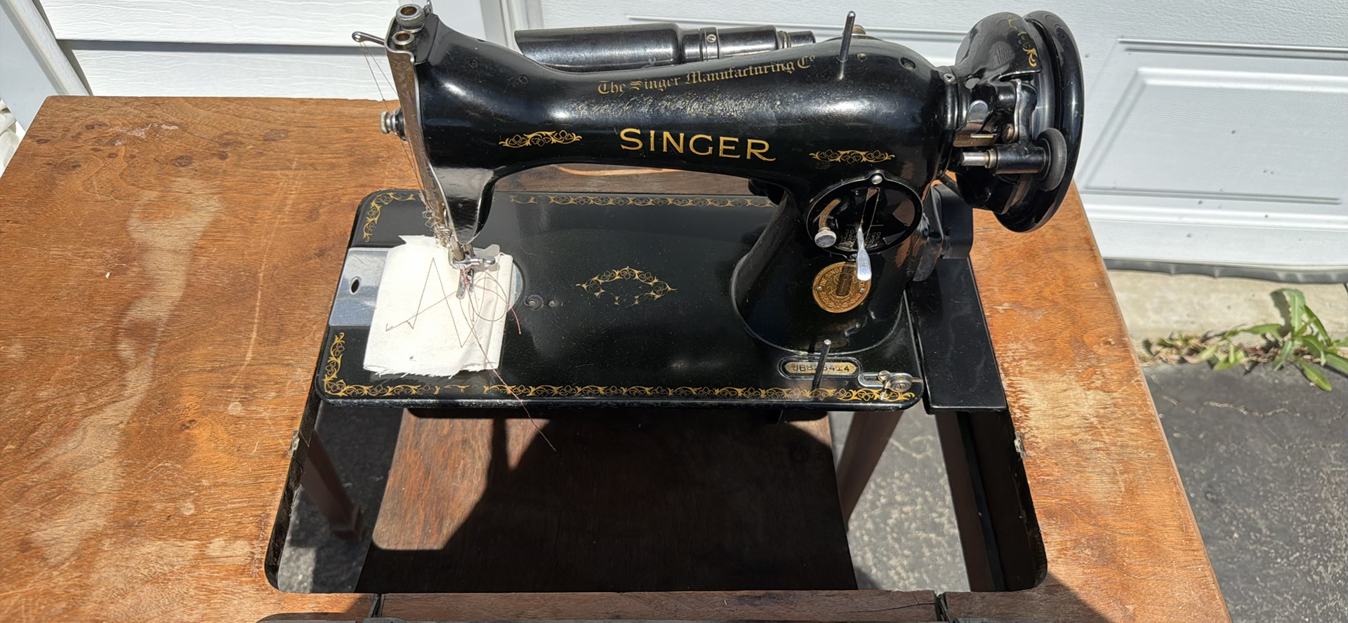 Vintage 1936 Singer 15-91 Sewing Machine Wooden Cabinet - image 2 of 37